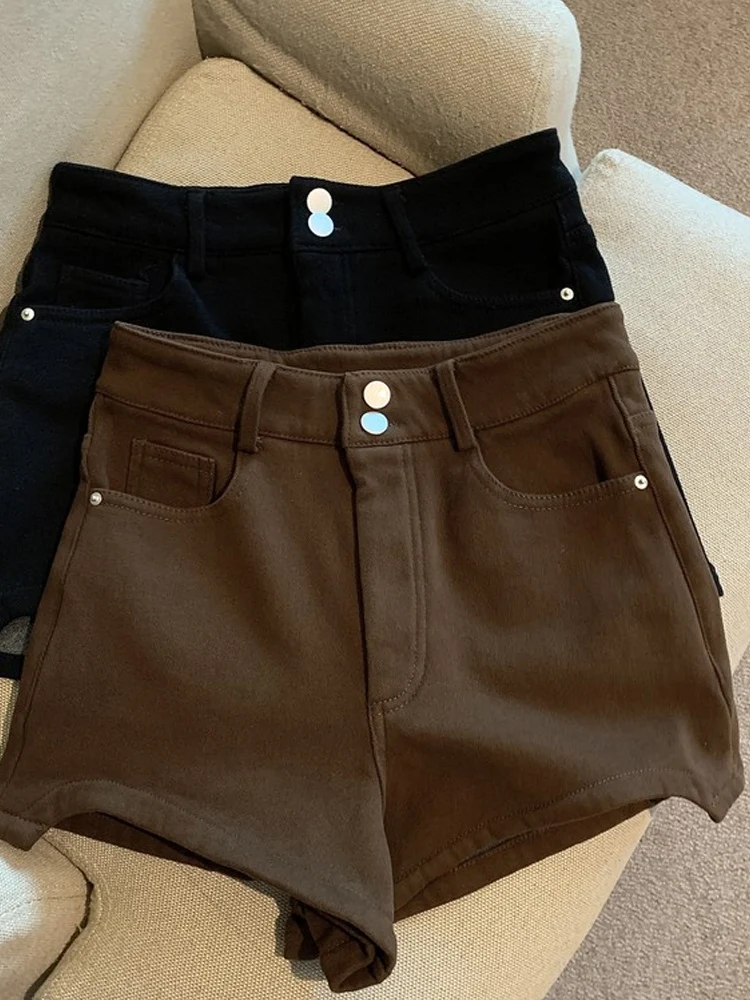 Женские джинсовые шорты с высокой талией, повседневные, утепленные, для ранней осени и зимы, укороченные, маленьких размеров, в корейском стиле, для повседневной носки
Женские джинсовые шорты с высокой талией, повседневные, утепленные, для ранней осени и зимы, укороченные, маленьких размеров, в корейском стиле, для повседневной носки