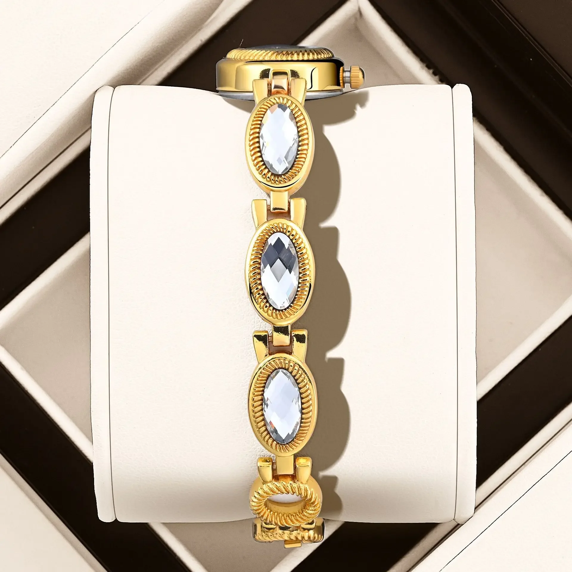 X-15 chain strap women's watch new retro watch casual
X-15 chain strap women's watch new retro watch casual