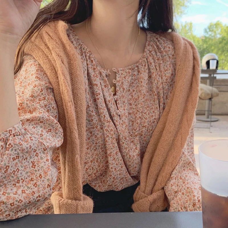 Chic Long Sleeve Floral Print Chiffon Shirt for Girls Sweet Youthful Elegant Versatile Women's Loose Fit Lace Top
Chic Long Sleeve Floral Print Chiffon Shirt for Girls Sweet Youthful Elegant Versatile Women's Loose Fit Lace Top
