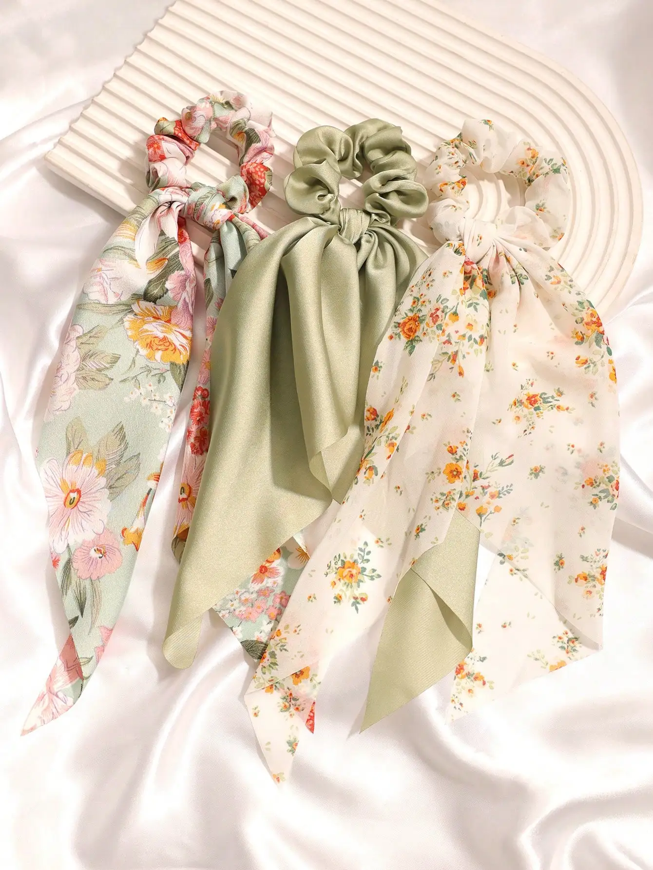 3pcs Floral & Solid Color Lightweight Triangular Scarf Hair Accessories, Casual Bohemian Retro Palace Style Party Cute Street Fashion, Made Of Polyester, Suitable For All Seasons
3pcs Floral & Solid Color Lightweight Triangular Scarf Hair Accessories, Casual Bohemian Retro Palace Style Party Cute Street Fashion, Made Of Polyester, Suitable For All Seasons