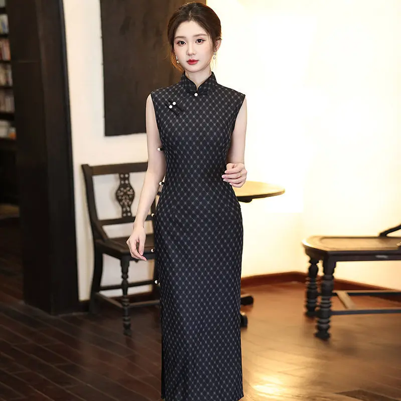 Spring Summer Sleeveless Artistic Republic of China Style Long Style Improved Cheongsam 2026 New Young Style Female Qipao Dress
Spring Summer Sleeveless Artistic Republic of China Style Long Style Improved Cheongsam 2026 New Young Style Female Qipao Dress
