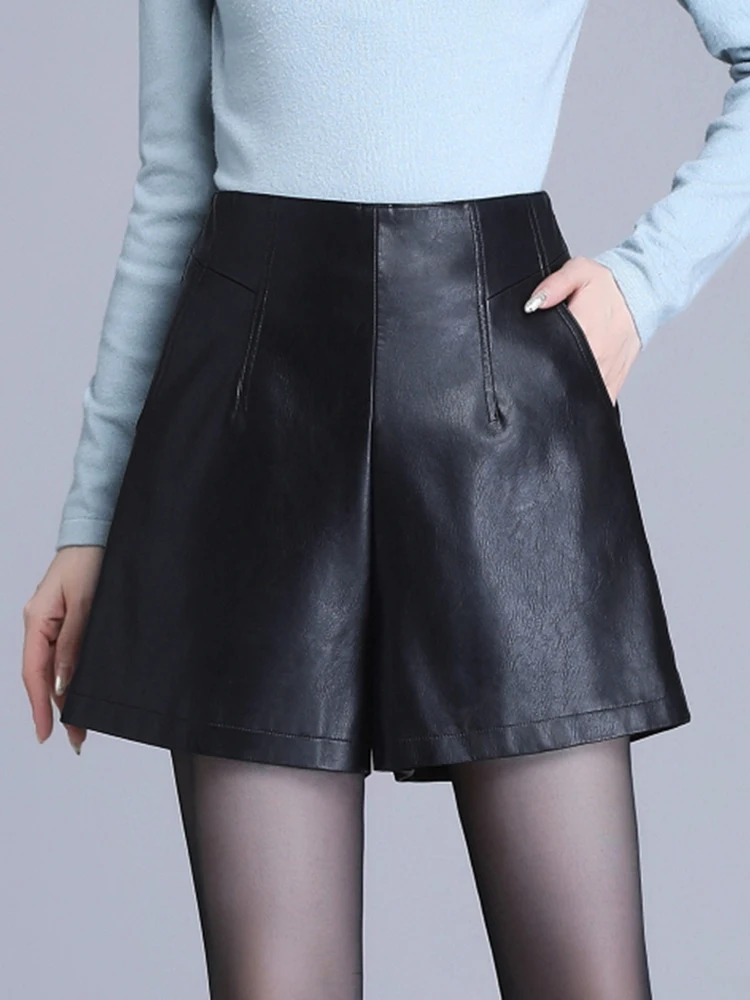 Leather shorts women 2025 autumn winter new high waist slimming solid color versatile commute A-line wide leg pants
Leather shorts women 2025 autumn winter new high waist slimming solid color versatile commute A-line wide leg pants