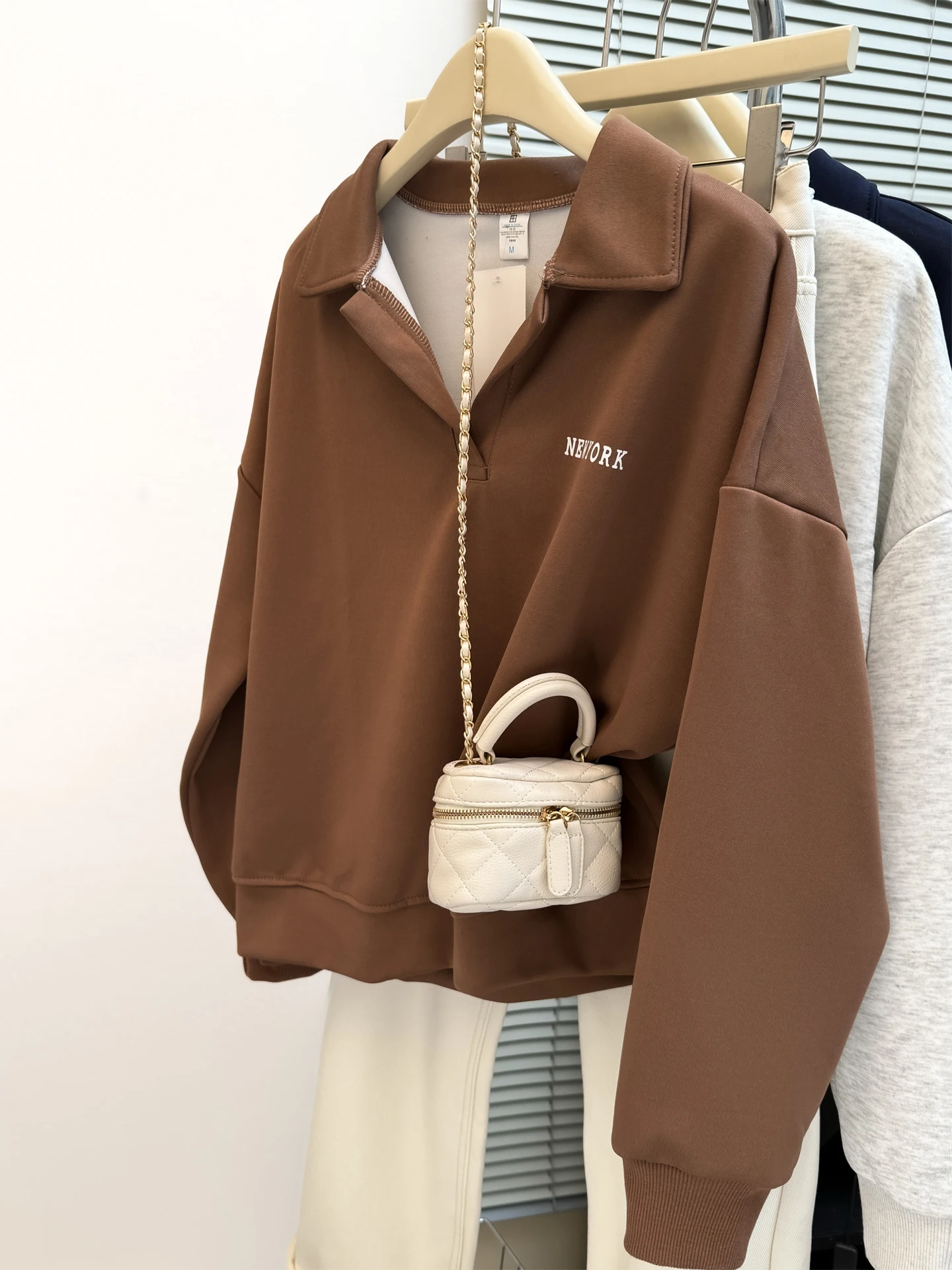 Loose Fit Long Sleeve Neck Sweatshirt Women's Spring Autumn New Style Thin Korean Version Versatile Trendy Top Coat
Loose Fit Long Sleeve Neck Sweatshirt Women's Spring Autumn New Style Thin Korean Version Versatile Trendy Top Coat