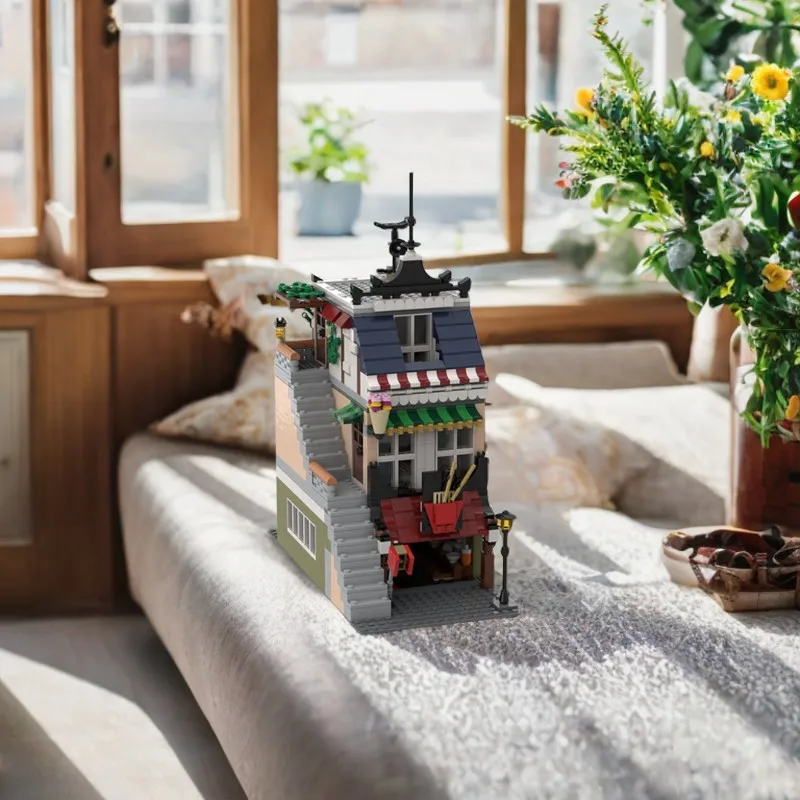 Набор строительных блоков Moc из 1431 шт. Ramen House & Gift Shop — комплект модульной архитектуры для выставки и коллекции City Street.
Набор строительных блоков Moc из 1431 шт. Ramen House & Gift Shop — комплект модульной архитектуры для выставки и коллекции City Street.