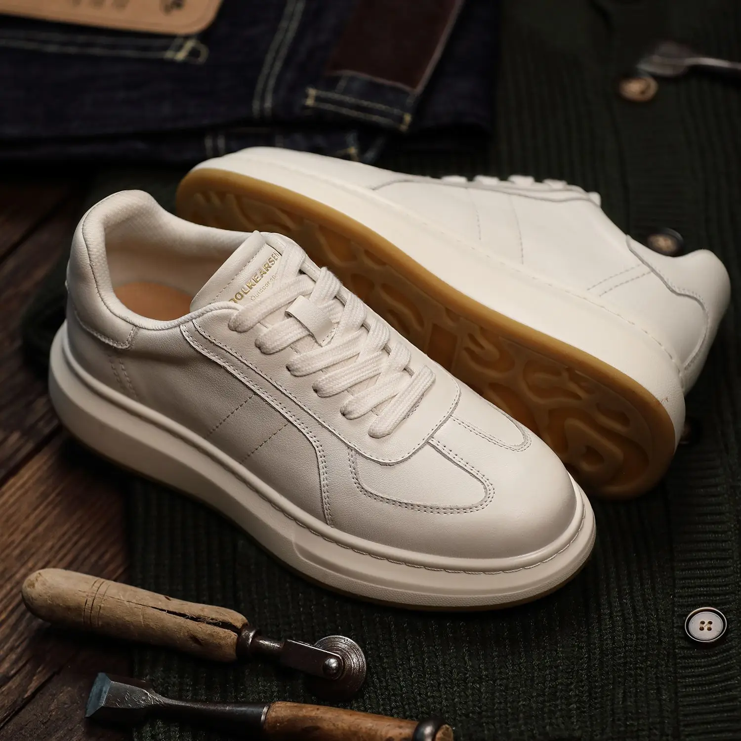 2026 top cowhide white shoes, retro thick soled breathable casual running shoes, versatile and fashionable men's shoes
2026 top cowhide white shoes, retro thick soled breathable casual running shoes, versatile and fashionable men's shoes
