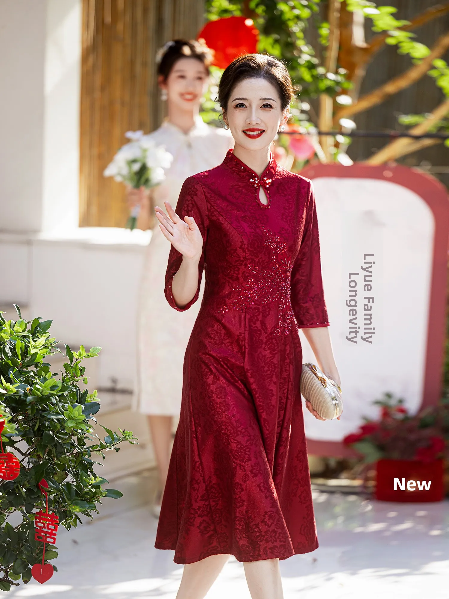 Элегантное длинное свадебное платье А-силуэта для матери невесты, винтажное, из полиэстера и эластичного полиуретана
Элегантное длинное свадебное платье А-силуэта для матери невесты, винтажное, из полиэстера и эластичного полиуретана