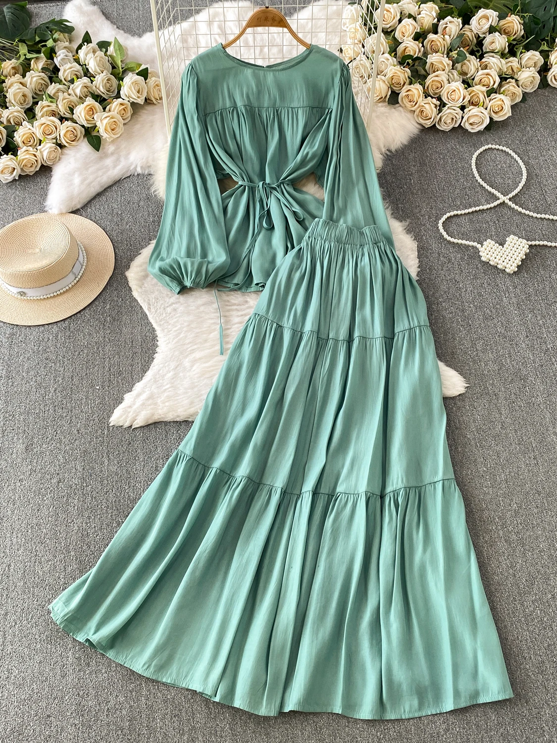 Casual Loose Tie Waist Slimming round Neck Top And High Waist Long Skirt Two Piece Set for Commuting And Casual Wear
Casual Loose Tie Waist Slimming round Neck Top And High Waist Long Skirt Two Piece Set for Commuting And Casual Wear