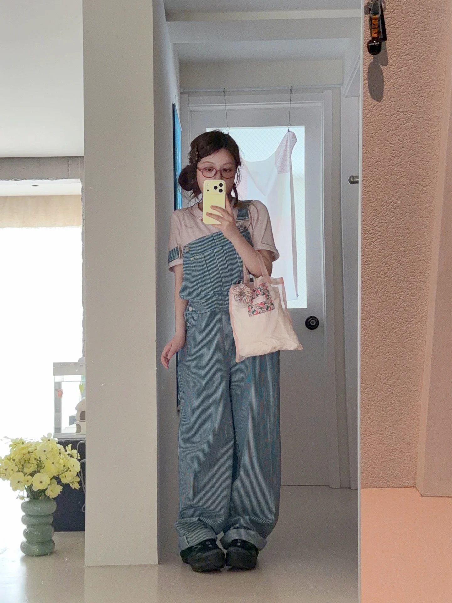 TASTILY Loose Boyish Denim Overalls Korean Japanese Style High Waist Long Pants Cotton Fabric Straight Leg Commute Style
TASTILY Loose Boyish Denim Overalls Korean Japanese Style High Waist Long Pants Cotton Fabric Straight Leg Commute Style
