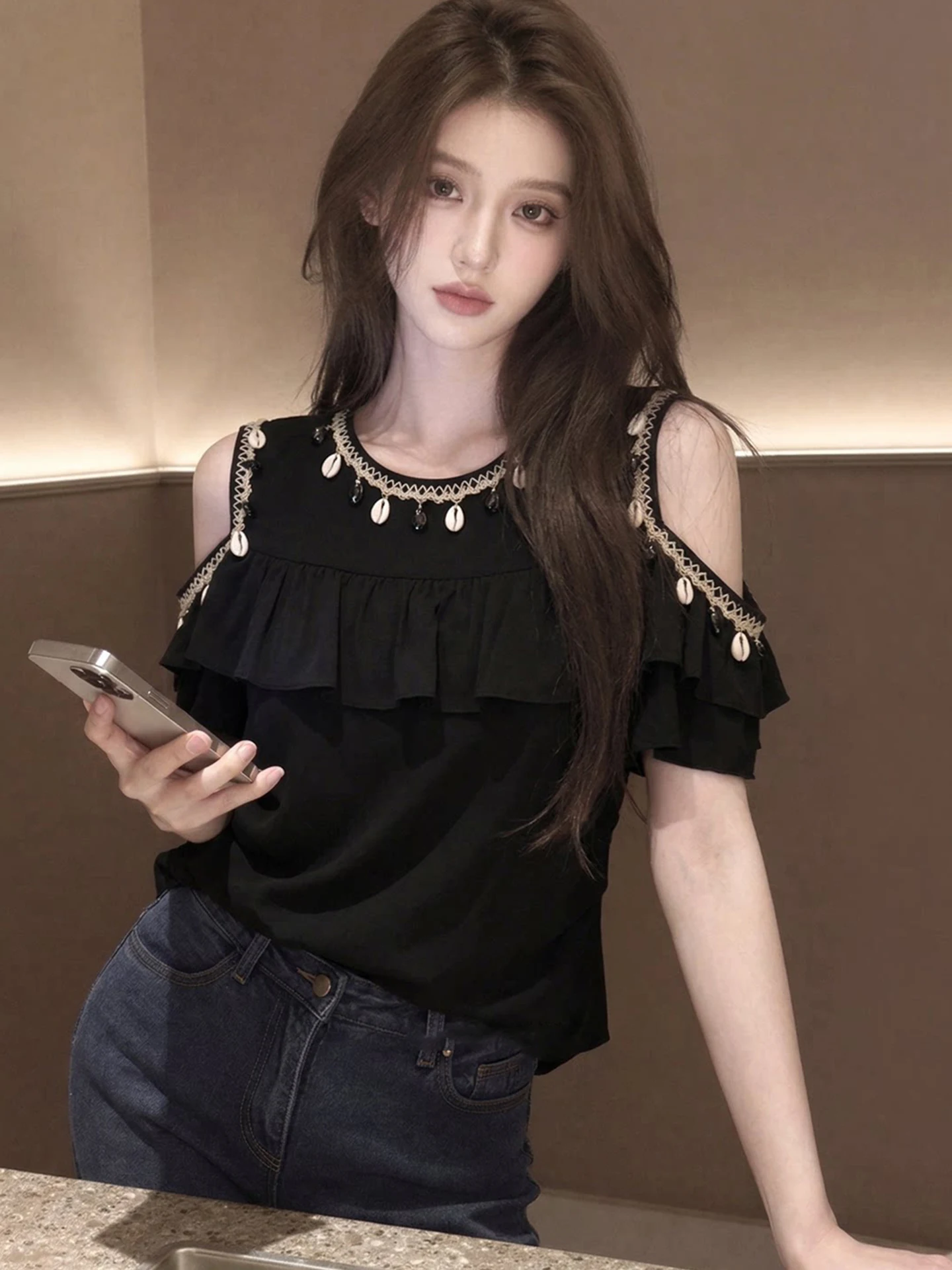 French Style Slimming Shoulder Bared Hemline Shirt Women's Beautiful Personality Summer Gentle Design Sense Small Shirt
French Style Slimming Shoulder Bared Hemline Shirt Women's Beautiful Personality Summer Gentle Design Sense Small Shirt