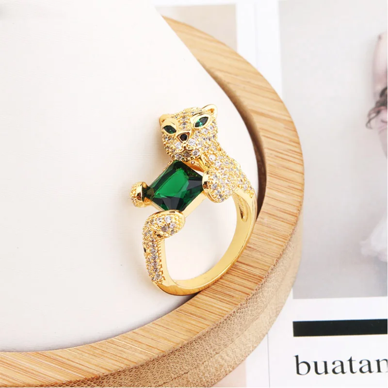 Luxury Retro Leopard Print Titanium Steel Ring with Green Zircon Micro-Inlay European American Fashion Personality Jewelry
Luxury Retro Leopard Print Titanium Steel Ring with Green Zircon Micro-Inlay European American Fashion Personality Jewelry