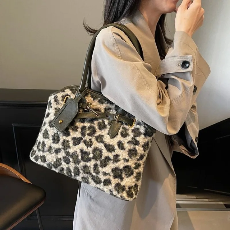 Дышащая легкая сумка через плечо для женщин, летняя сумка через плечо под мышками для фермеров и парковых дней
Дышащая легкая сумка через плечо для женщин, летняя сумка через плечо под мышками для фермеров и парковых дней