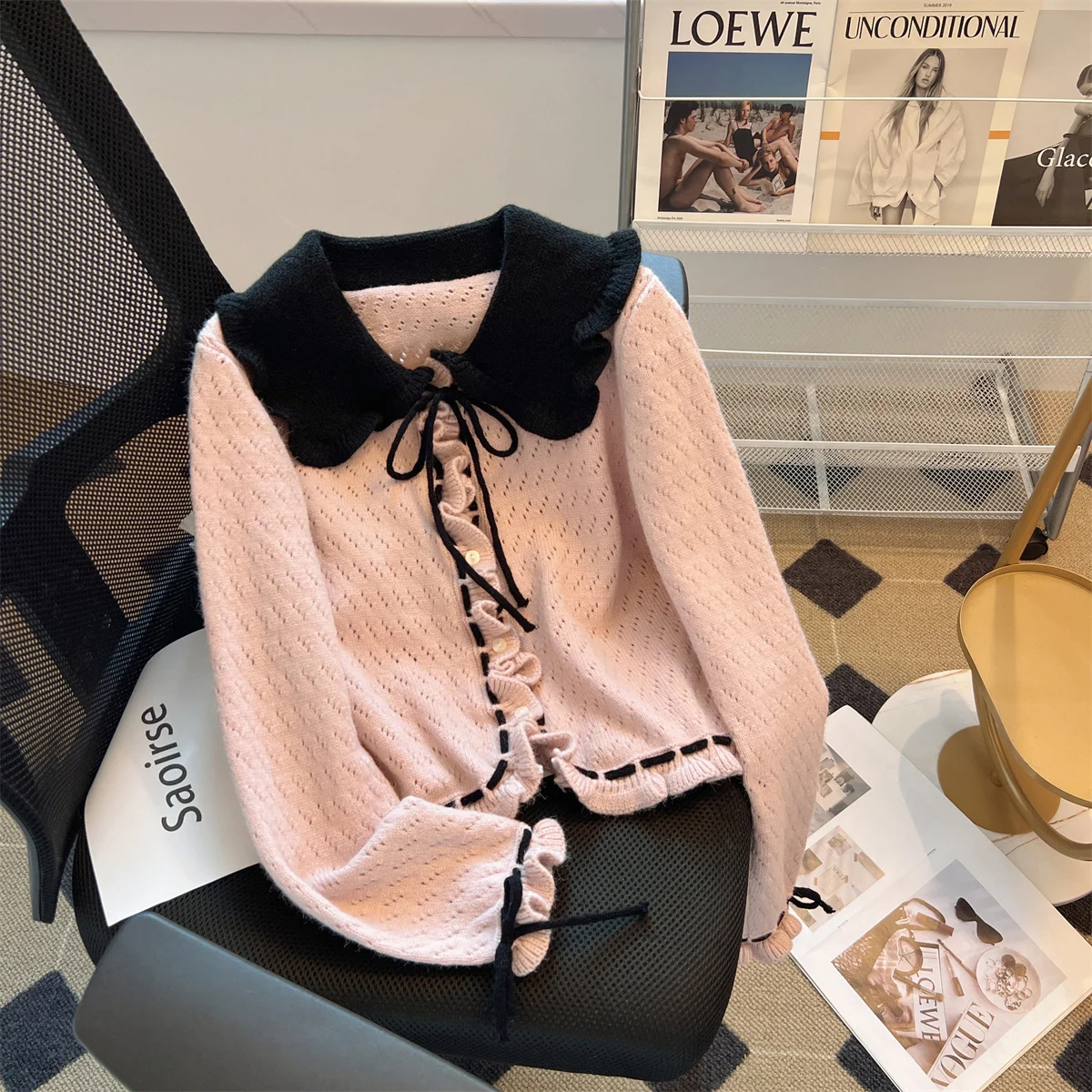 Women Peter Pan Collar Lace Up Knitted Cardigan Autumn Winter New Style Bow Design Sweater Unique Single Breasted Splicing Top
Women Peter Pan Collar Lace Up Knitted Cardigan Autumn Winter New Style Bow Design Sweater Unique Single Breasted Splicing Top
