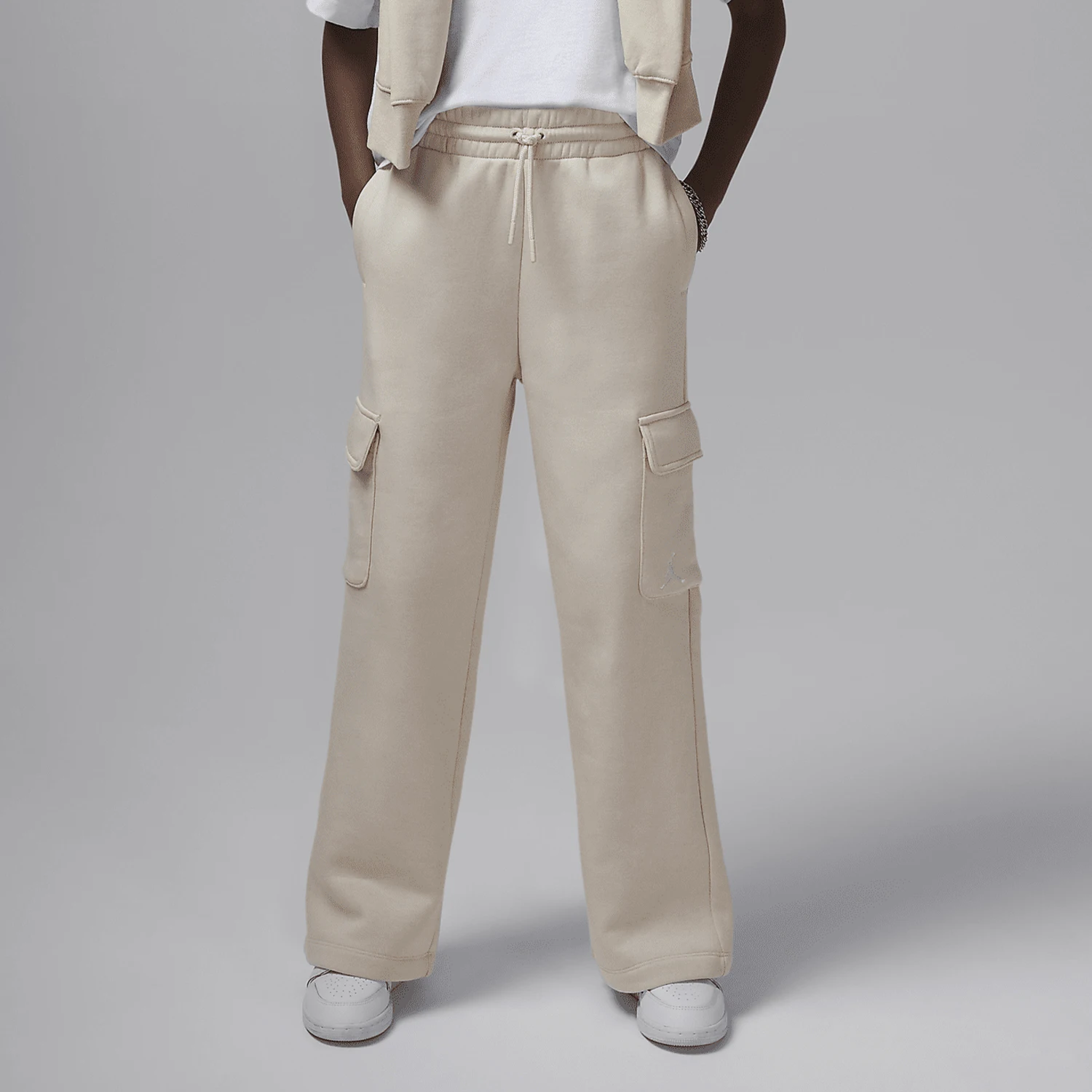 Nike Originals JORDAN Big Kids Fleece Loose Cargo Simple Trousers HQ8132-203
Nike Originals JORDAN Big Kids Fleece Loose Cargo Simple Trousers HQ8132-203