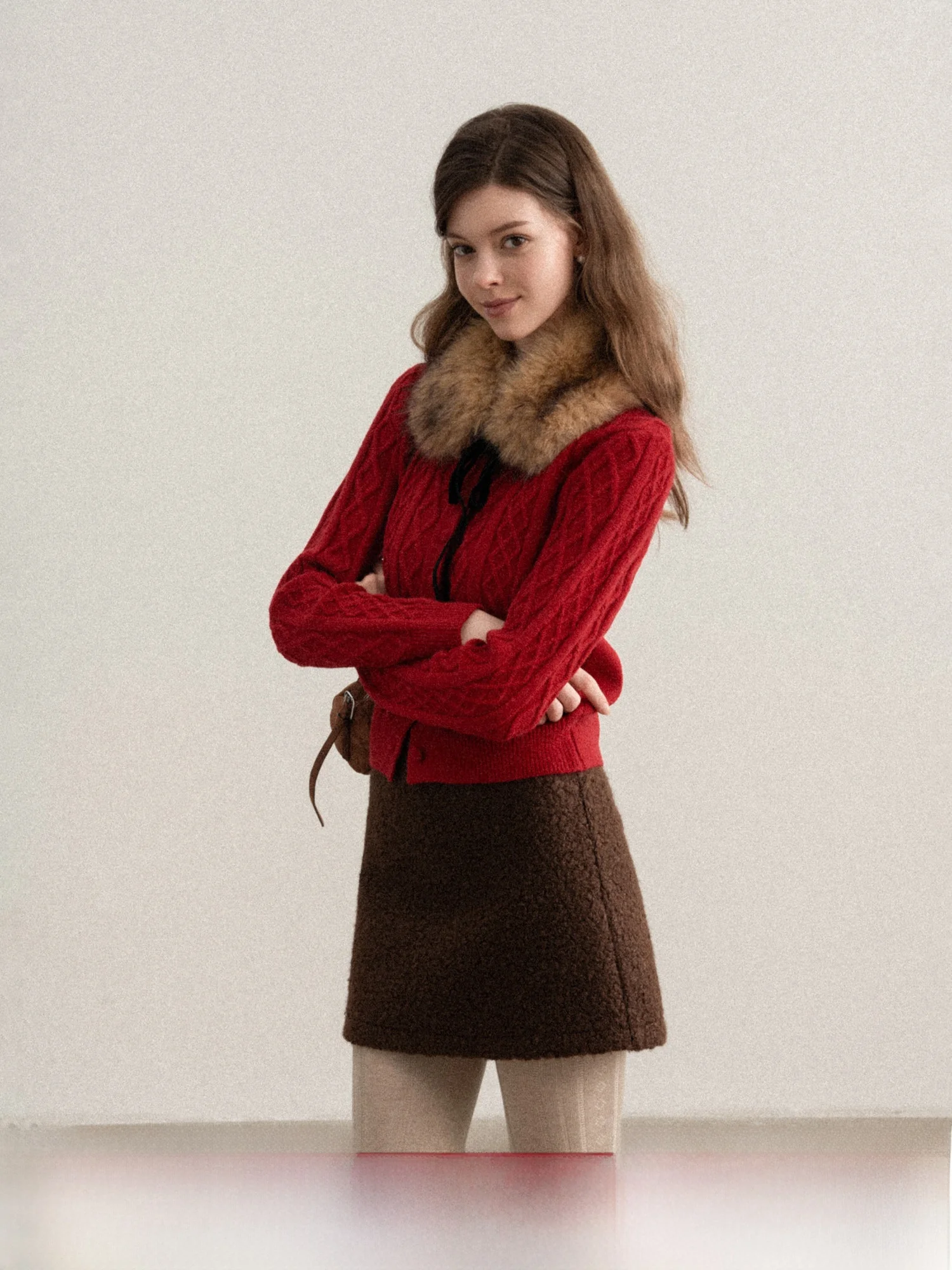 Винтажный красный вязаный кардиган Canton S для женщин, приталенный зимний топ с меховым воротником, новогодняя модная верхняя одежда
Винтажный красный вязаный кардиган Canton S для женщин, приталенный зимний топ с меховым воротником, новогодняя модная верхняя одежда