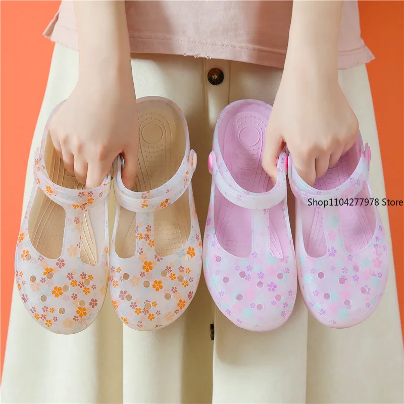 2025 Lightweight and Anti Slip Summer Hole Shoes for Women Flat Bottom Cool Outdoor Baotou Large Size Jelly Beach Shoes
2025 Lightweight and Anti Slip Summer Hole Shoes for Women Flat Bottom Cool Outdoor Baotou Large Size Jelly Beach Shoes
