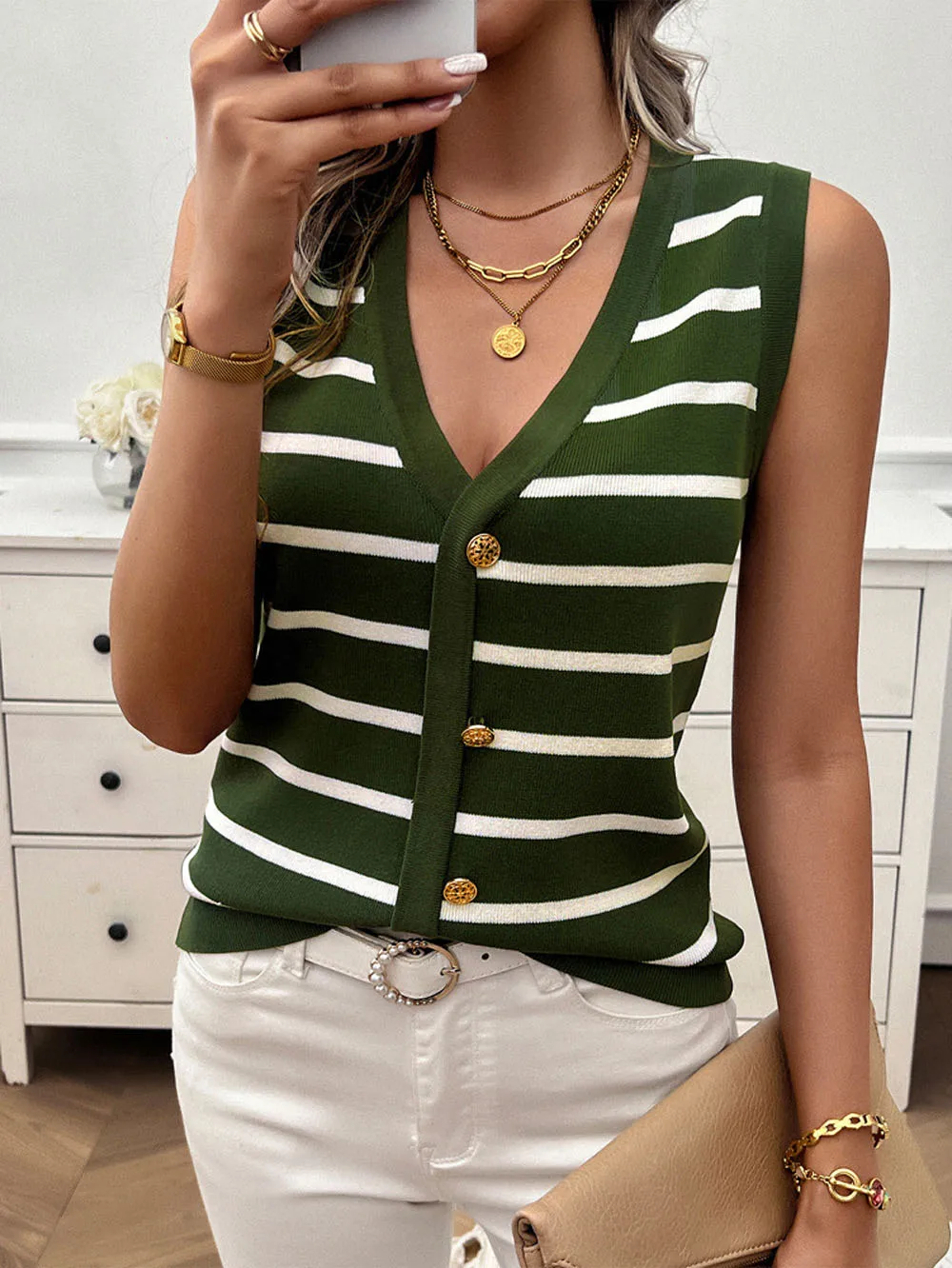 2024 spring/summer women's casual V-neck contrasting cardigan sleeveless sweater women's top
2024 spring/summer women's casual V-neck contrasting cardigan sleeveless sweater women's top
