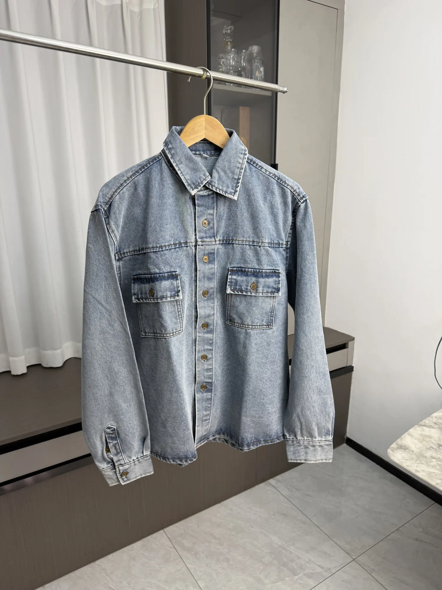 Men's Washed Retro Denim Shirt Spring New American Casual Fashion Blue Commute Male Pocket Design Single Breasted Shirts
Men's Washed Retro Denim Shirt Spring New American Casual Fashion Blue Commute Male Pocket Design Single Breasted Shirts