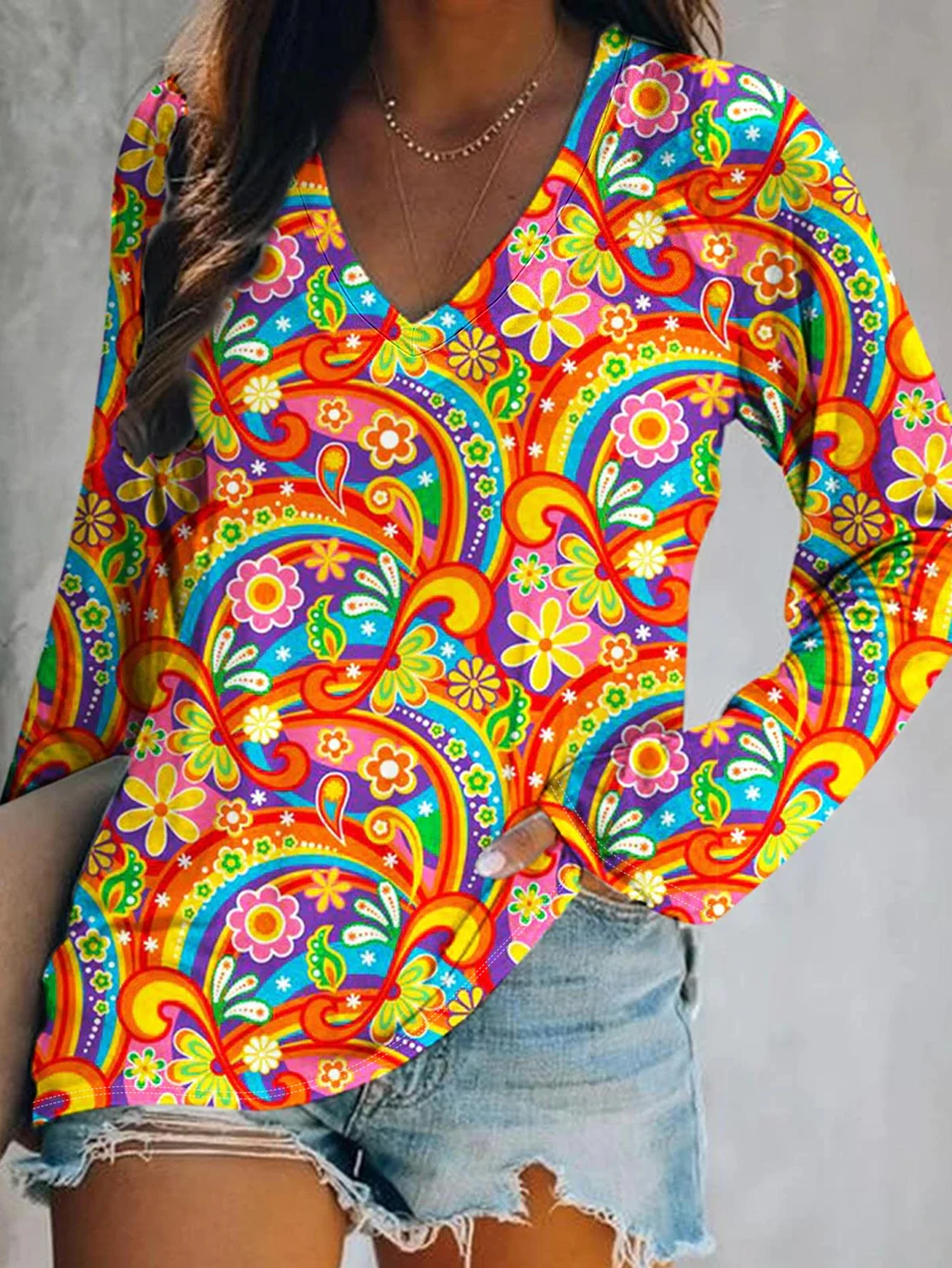 Plus size women's fashion autumn and winter walnut floral print V-neck long sleeve T-shirt
Plus size women's fashion autumn and winter walnut floral print V-neck long sleeve T-shirt