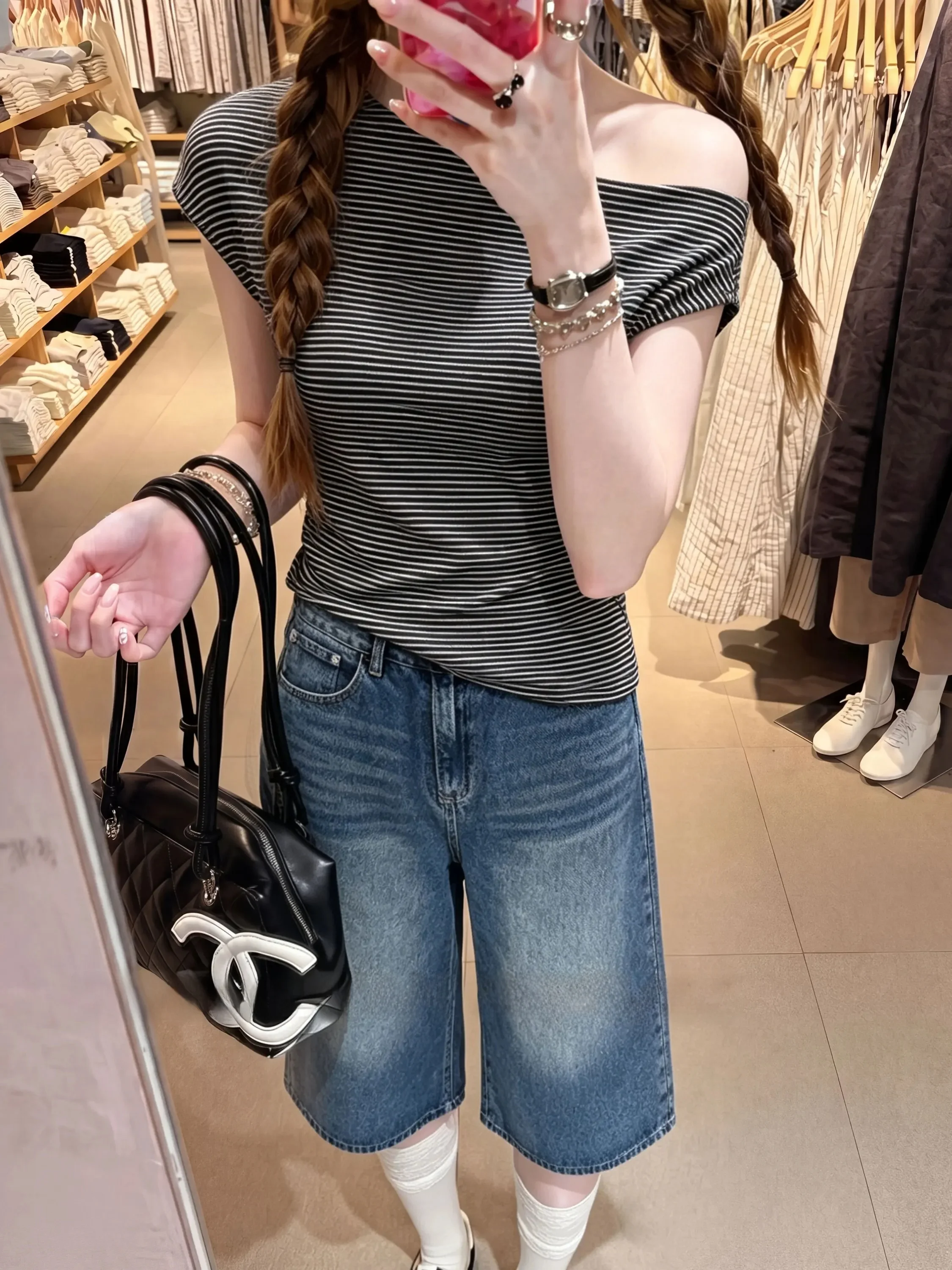 Parkyeon Korean Design Striped Shoulder Casual Loose Commute Short Sleeve T-Shirt And Pants Two-Piece Set Fashionable And Com...
Parkyeon Korean Design Striped Shoulder Casual Loose Commute Short Sleeve T-Shirt And Pants Two-Piece Set Fashionable And Com...