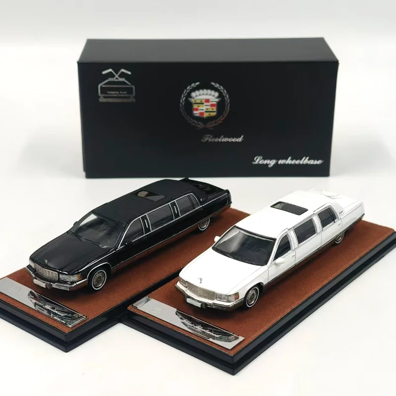 XiaoGuang 1:64 Scale Fleetwood Long wheelbase Alloy Car Model Simulation Toy desktop Collection Gift Static Display
XiaoGuang 1:64 Scale Fleetwood Long wheelbase Alloy Car Model Simulation Toy desktop Collection Gift Static Display