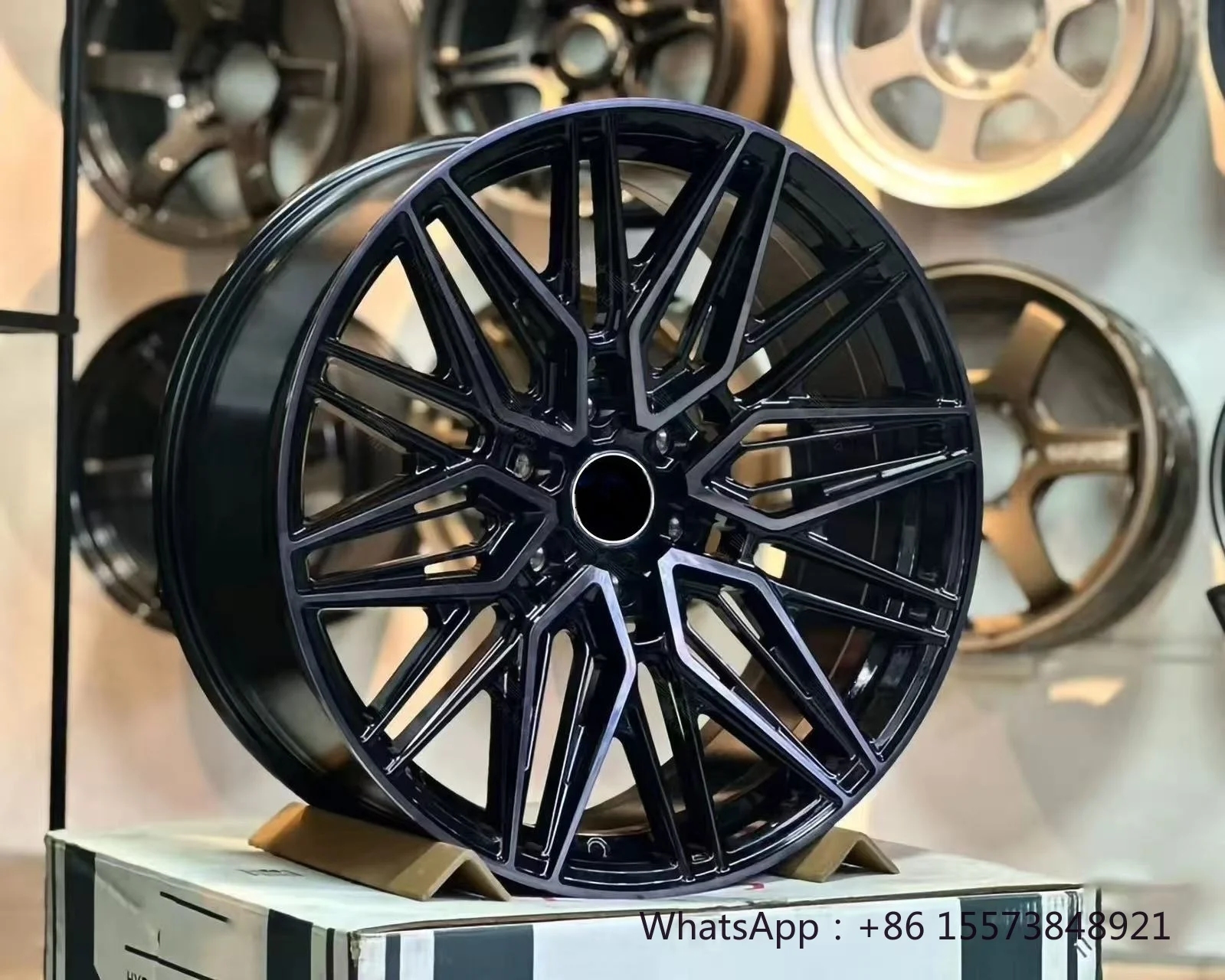 Новые кованые диски из алюминиевого сплава для автомобилей, дизайн 5x112, 5x120, 5x114.3, 5x108, на заказ
Новые кованые диски из алюминиевого сплава для автомобилей, дизайн 5x112, 5x120, 5x114.3, 5x108, на заказ