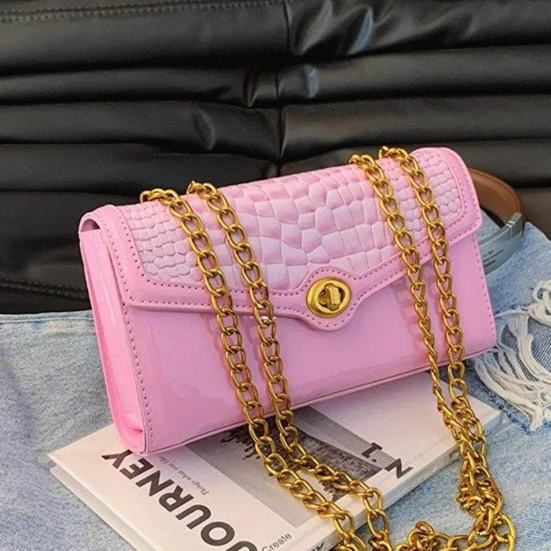 Vintage Casual Simple Diaper Bag Trendy Design Letter Logo Leather Handbag For Commuter And Party
Vintage Casual Simple Diaper Bag Trendy Design Letter Logo Leather Handbag For Commuter And Party