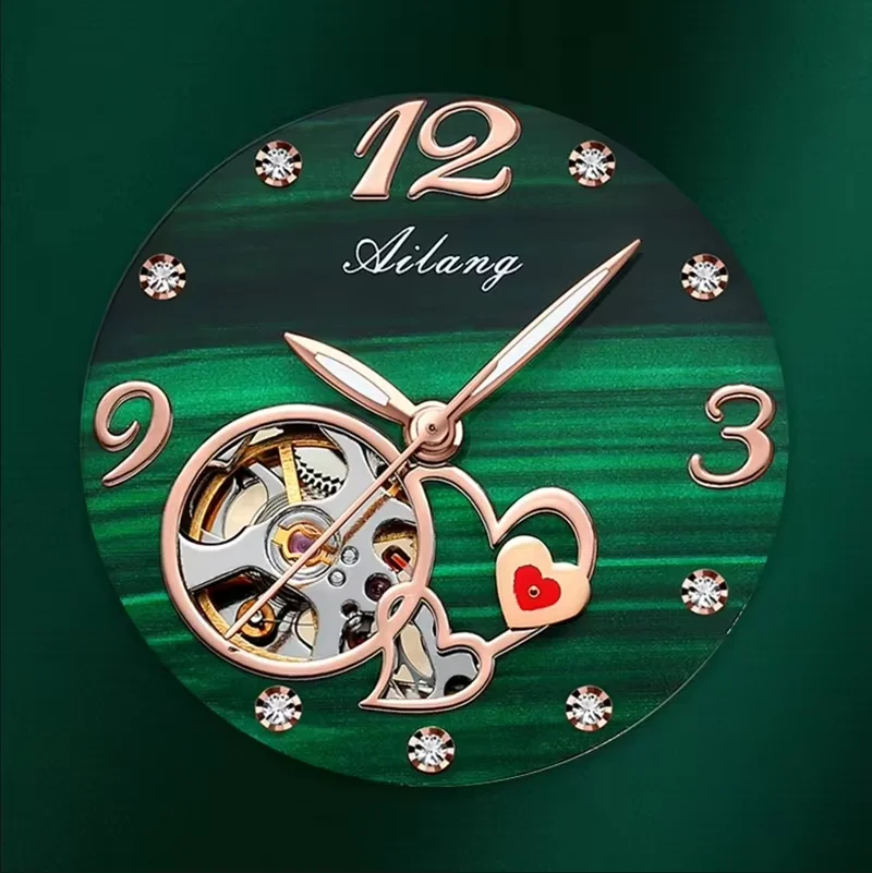 Часы LUCKY GREEN LUCKY GIRL с бриллиантами в форме сердца, малахитово-зеленый текстурированный циферблат, стильная коронка, механические женские часы Ailang
Часы LUCKY GREEN LUCKY GIRL с бриллиантами в форме сердца, малахитово-зеленый текстурированный циферблат, стильная коронка, механические женские часы Ailang