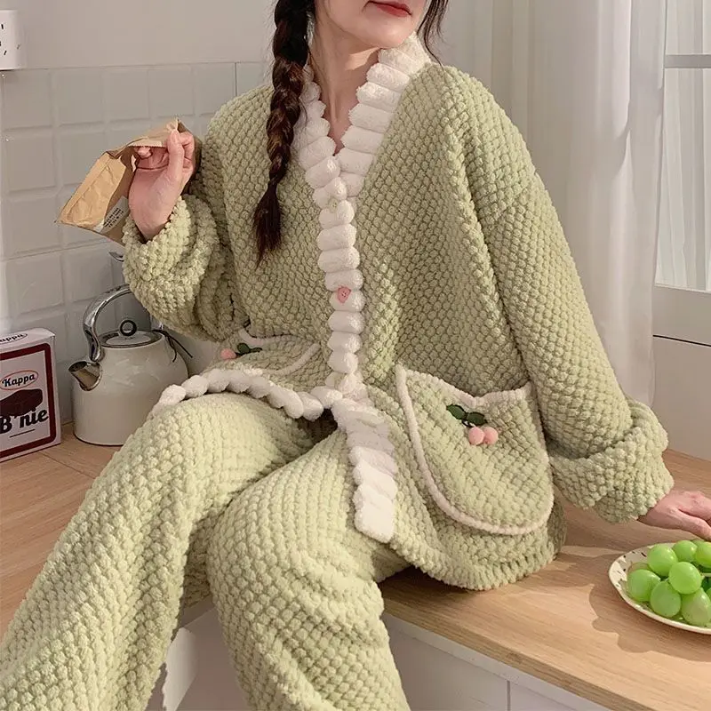 Женские пижамы из кораллового флиса, осенне-зимняя фланелевая одежда для сна, новая модель, милая теплая домашняя одежда, утепленная пижама, костюм на флисовой подкладке
Женские пижамы из кораллового флиса, осенне-зимняя фланелевая одежда для сна, новая модель, милая теплая домашняя одежда, утепленная пижама, костюм на флисовой подкладке