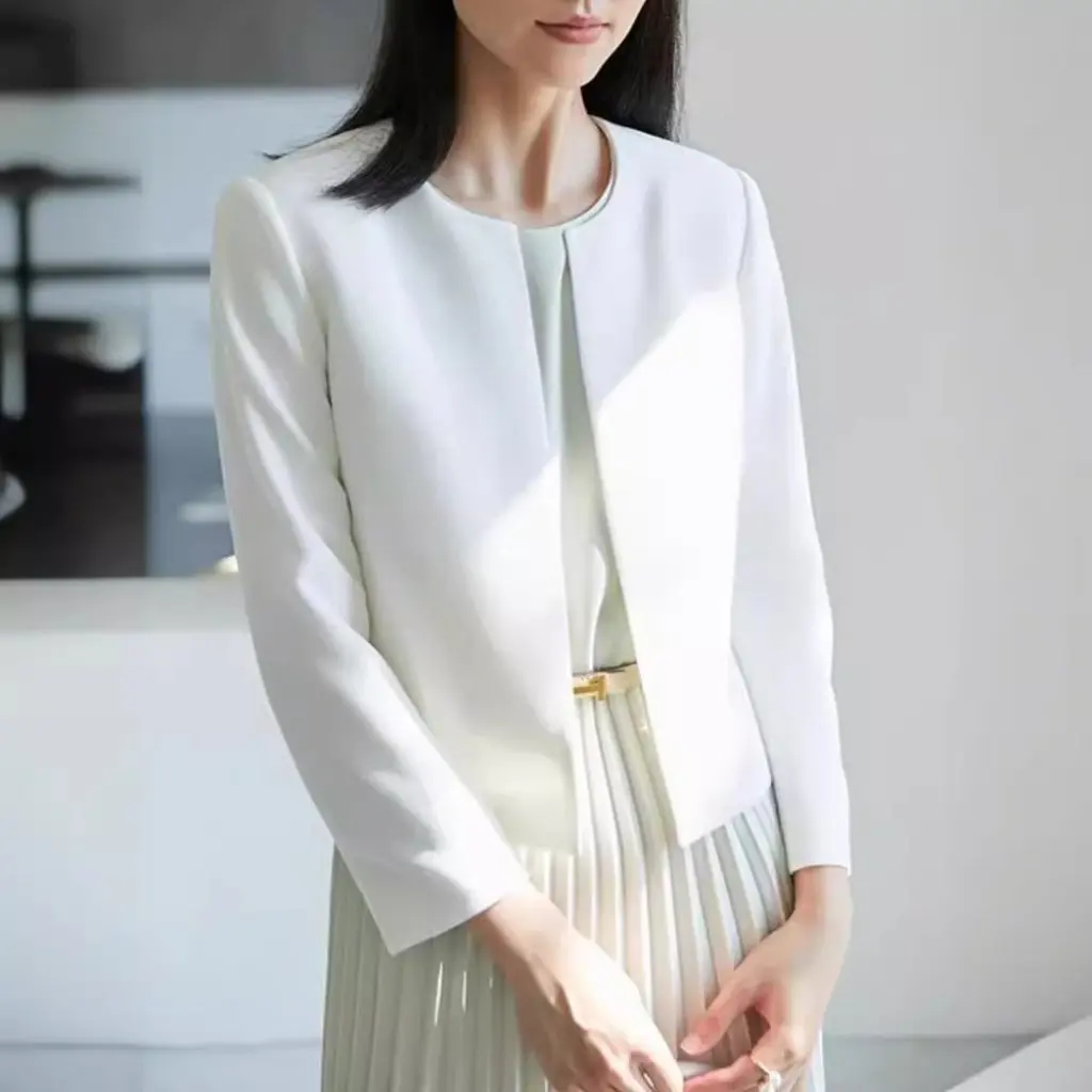 Women's Spot Normcore Style round Neck Buttonless Acetate Suit Short Outwear White Professional Casual High-End
Women's Spot Normcore Style round Neck Buttonless Acetate Suit Short Outwear White Professional Casual High-End