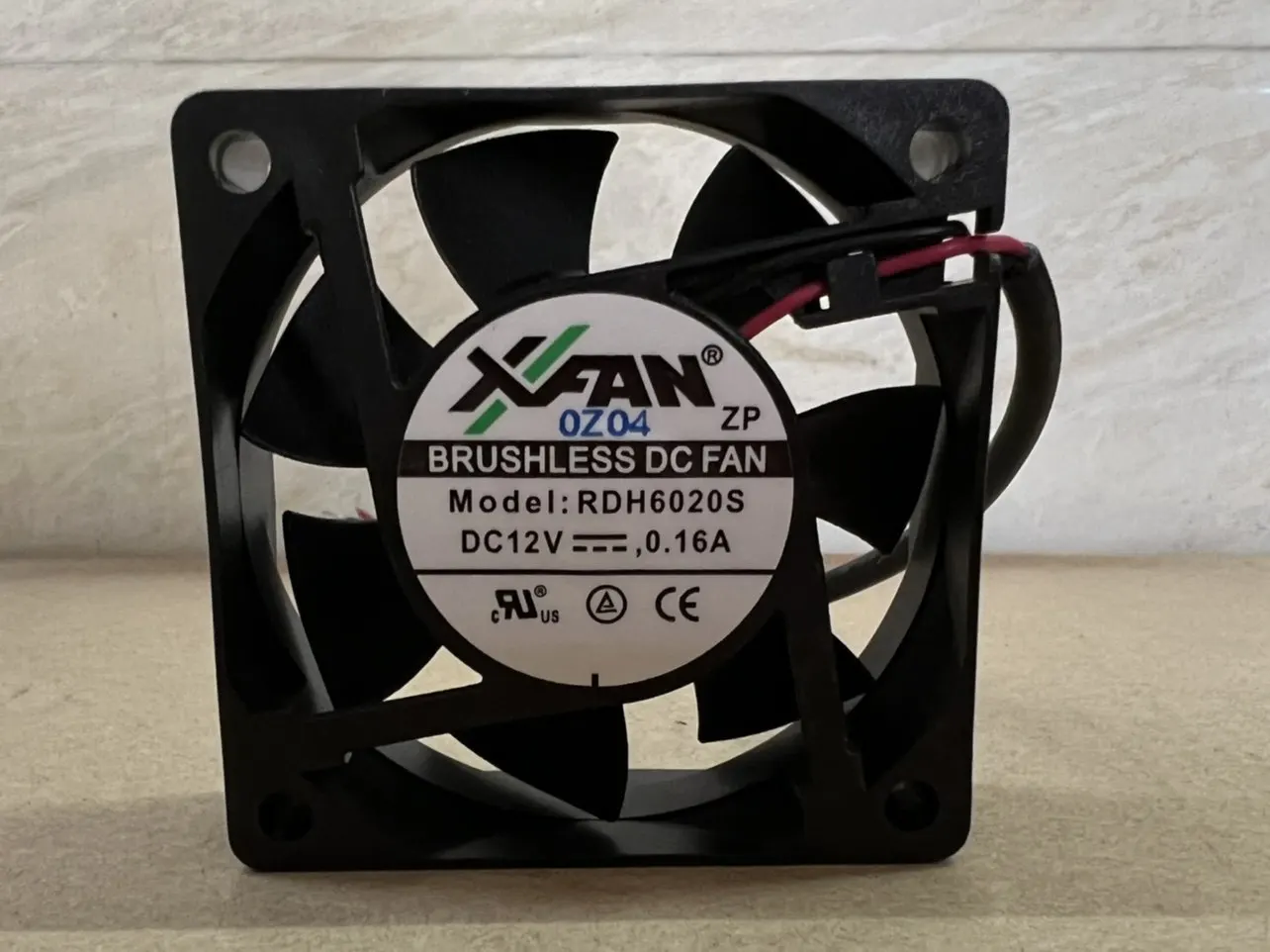 Original RDH6020S 12V 0.16A 6CM 60*60*20 2 wire cooling fan
Original RDH6020S 12V 0.16A 6CM 60*60*20 2 wire cooling fan
