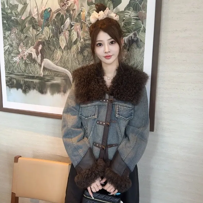 Women's Outerwear 2026 Winter fur Integrated Denim Style Overcomes Female Short Style Retro Vintage Distressed Brushed fur Coat
Women's Outerwear 2026 Winter fur Integrated Denim Style Overcomes Female Short Style Retro Vintage Distressed Brushed fur Coat