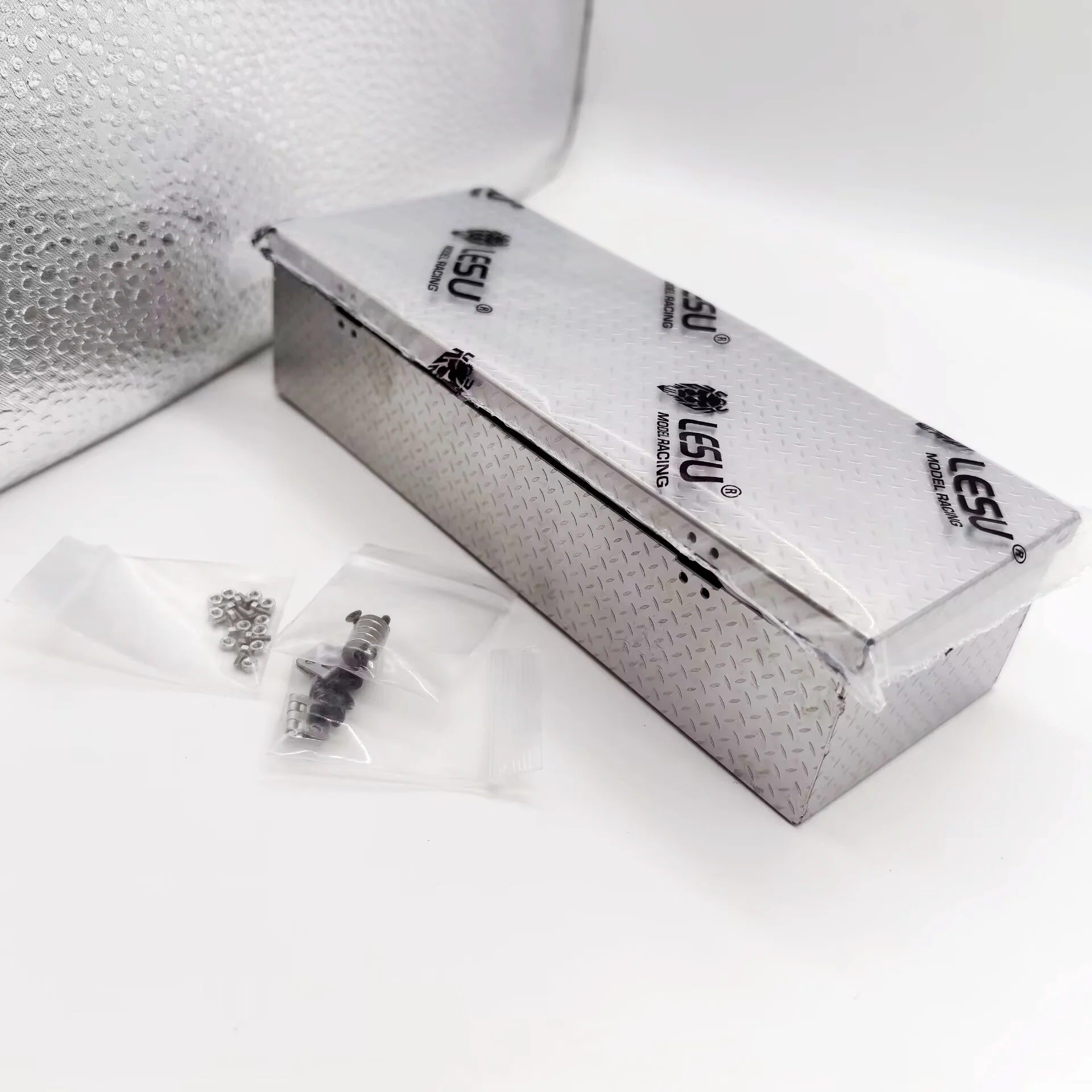 RC 1/14 LESU Metal Tool Box Battery Box Toolbox Toolkit for Tamiya Dump Truck for SCANIA MAN VOLVO Tripper Truck DIY Parts
RC 1/14 LESU Metal Tool Box Battery Box Toolbox Toolkit for Tamiya Dump Truck for SCANIA MAN VOLVO Tripper Truck DIY Parts