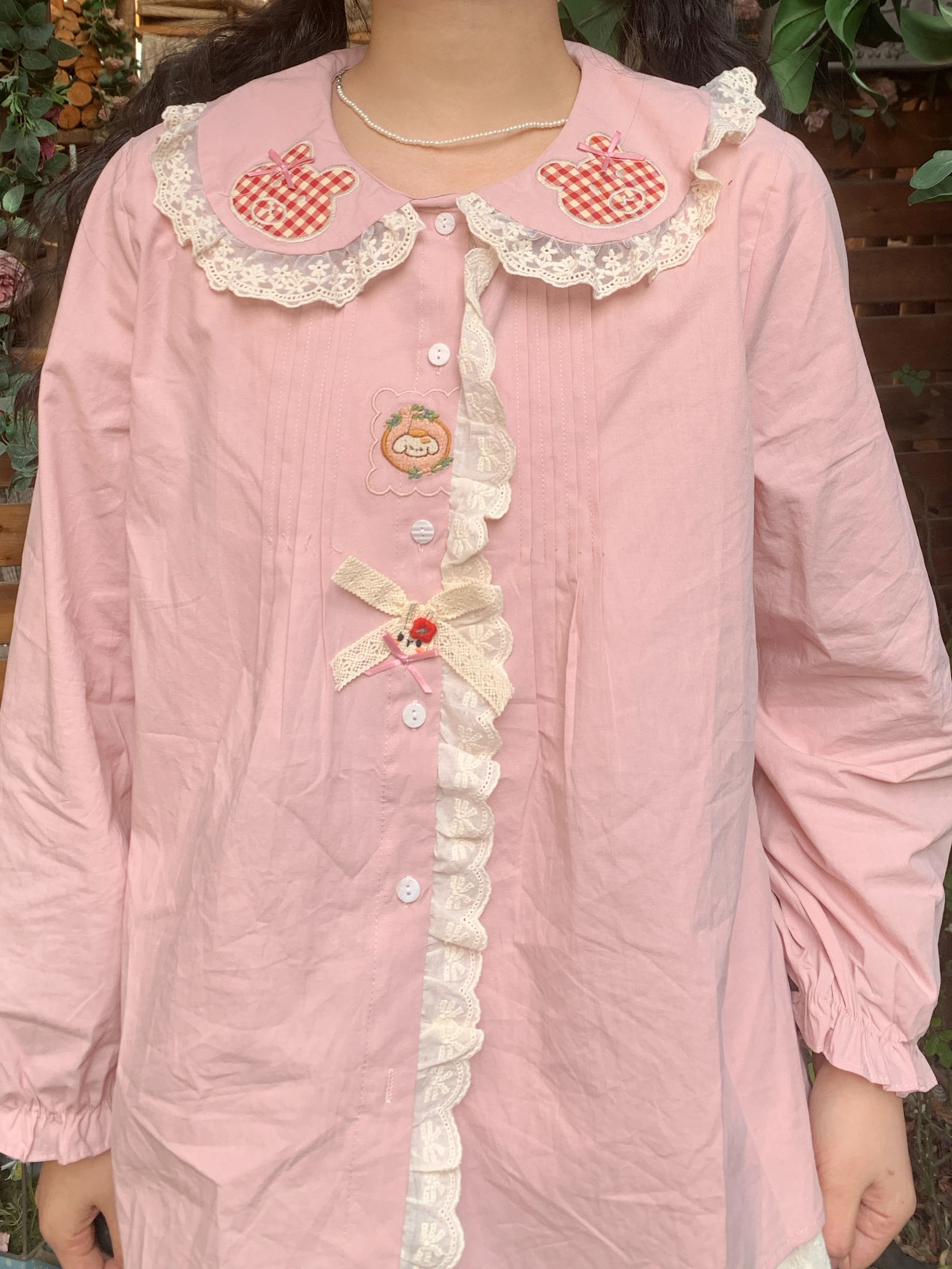 Cute Sle Loose Fit Long Sve Embroidered Doll Collar irt Pink Lace Trim Ear Musoom Trim Versatile Loose Blouse for Women
Cute Sle Loose Fit Long Sve Embroidered Doll Collar irt Pink Lace Trim Ear Musoom Trim Versatile Loose Blouse for Women