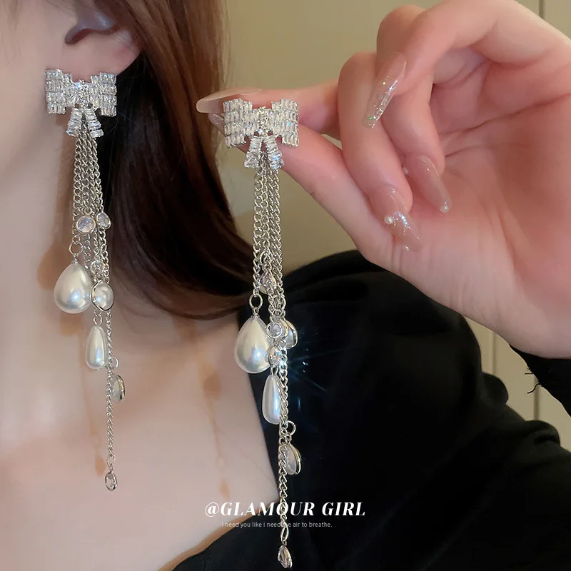 Silver Needle Long Zircon Bow Pearl Tassel Earrings Light Luxury Exaggerated Temperament Earrings Niche High-end Earrings
Silver Needle Long Zircon Bow Pearl Tassel Earrings Light Luxury Exaggerated Temperament Earrings Niche High-end Earrings