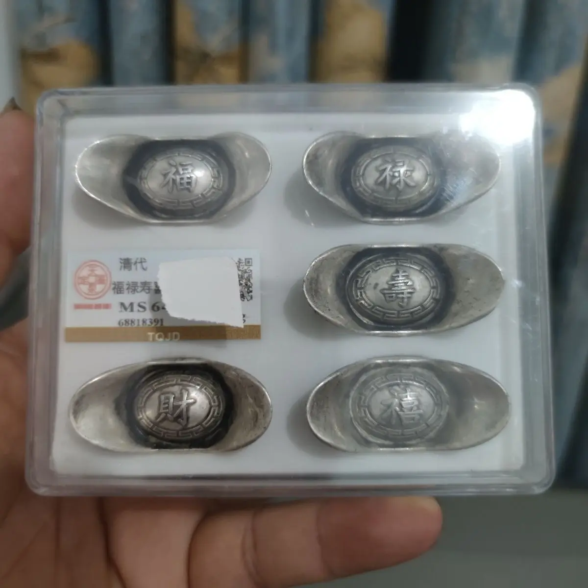 Antique Daqing silver ingot solid silver ingot Fulushou Jubilee wealth back to attract wealth and treasure, one or two boxes of
Antique Daqing silver ingot solid silver ingot Fulushou Jubilee wealth back to attract wealth and treasure, one or two boxes of