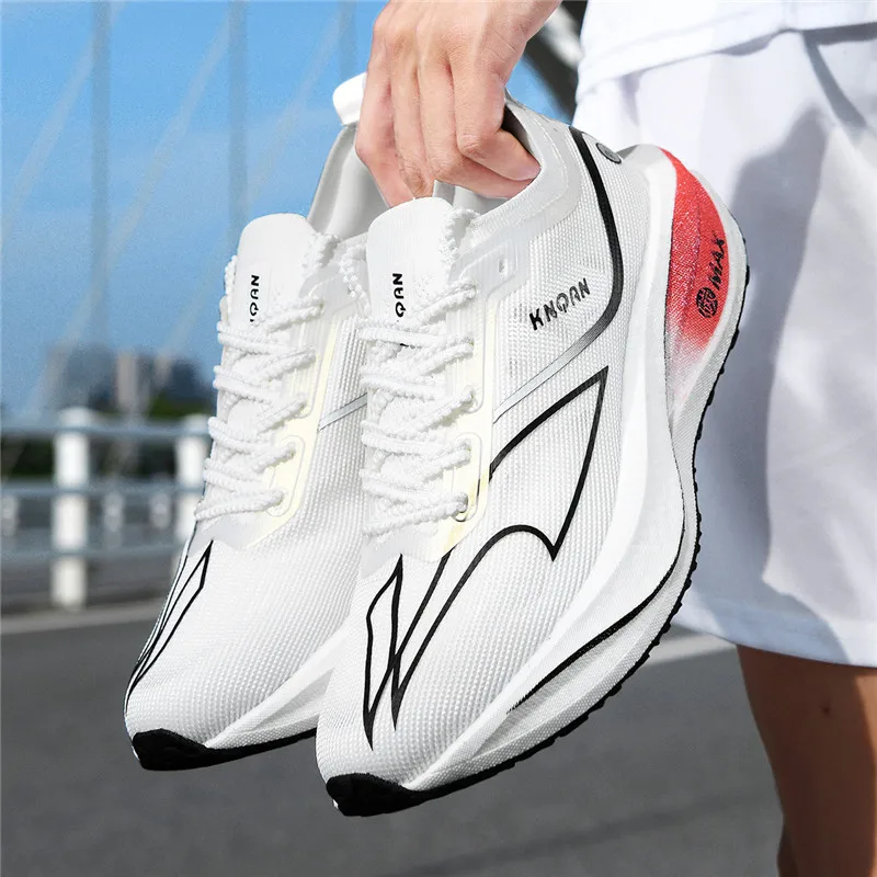 Мужские теннисные туфли высокого качества, популярные легкие кроссовки с цветными блоками, эластичные амортизирующие кроссовки, гибкая повседневная прогулочная обувь
Мужские теннисные туфли высокого качества, популярные легкие кроссовки с цветными блоками, эластичные амортизирующие кроссовки, гибкая повседневная прогулочная обувь