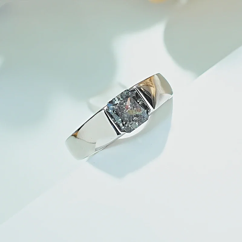 Cold and indifferent square ice cut 925 silver ring set with high carbon diamond, versatile and niche, simple wedding jewelry
Cold and indifferent square ice cut 925 silver ring set with high carbon diamond, versatile and niche, simple wedding jewelry