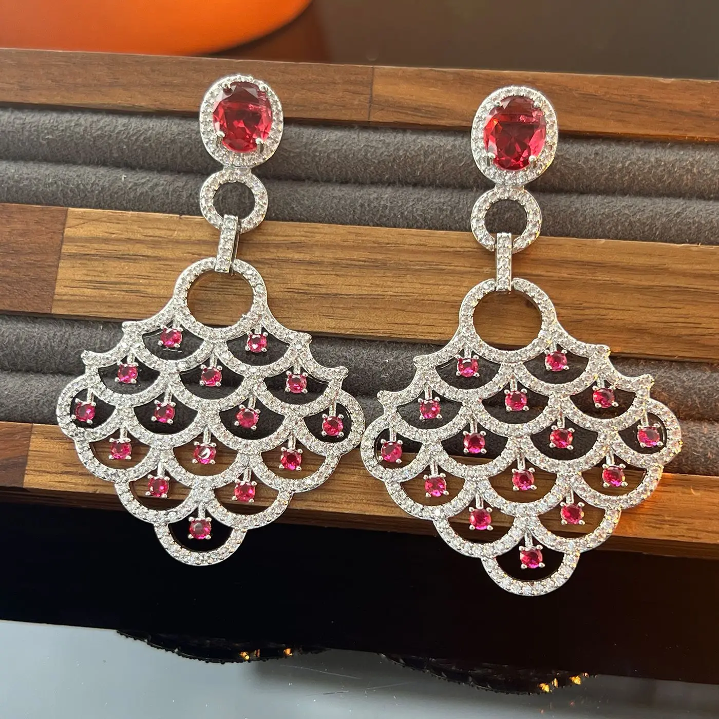 Luxury Mermaid Fan Shaped Earrings Super Shiny Cubic Zirconia Earrings Exquisite Sparkling Bridal Wedding Earrings High Quality
Luxury Mermaid Fan Shaped Earrings Super Shiny Cubic Zirconia Earrings Exquisite Sparkling Bridal Wedding Earrings High Quality