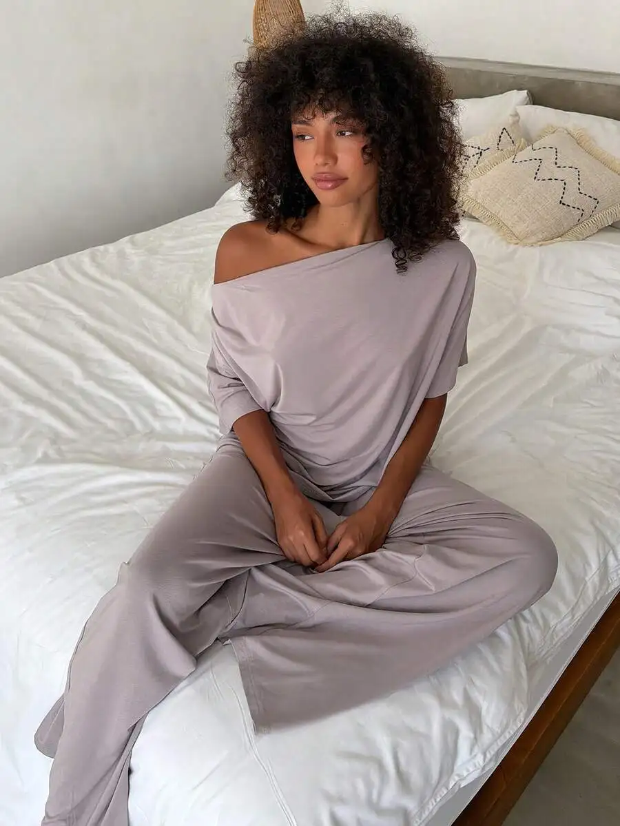 Womens Off-Shoulder Knit Loose Loungewear Set Summer Comfortable
Womens Off-Shoulder Knit Loose Loungewear Set Summer Comfortable