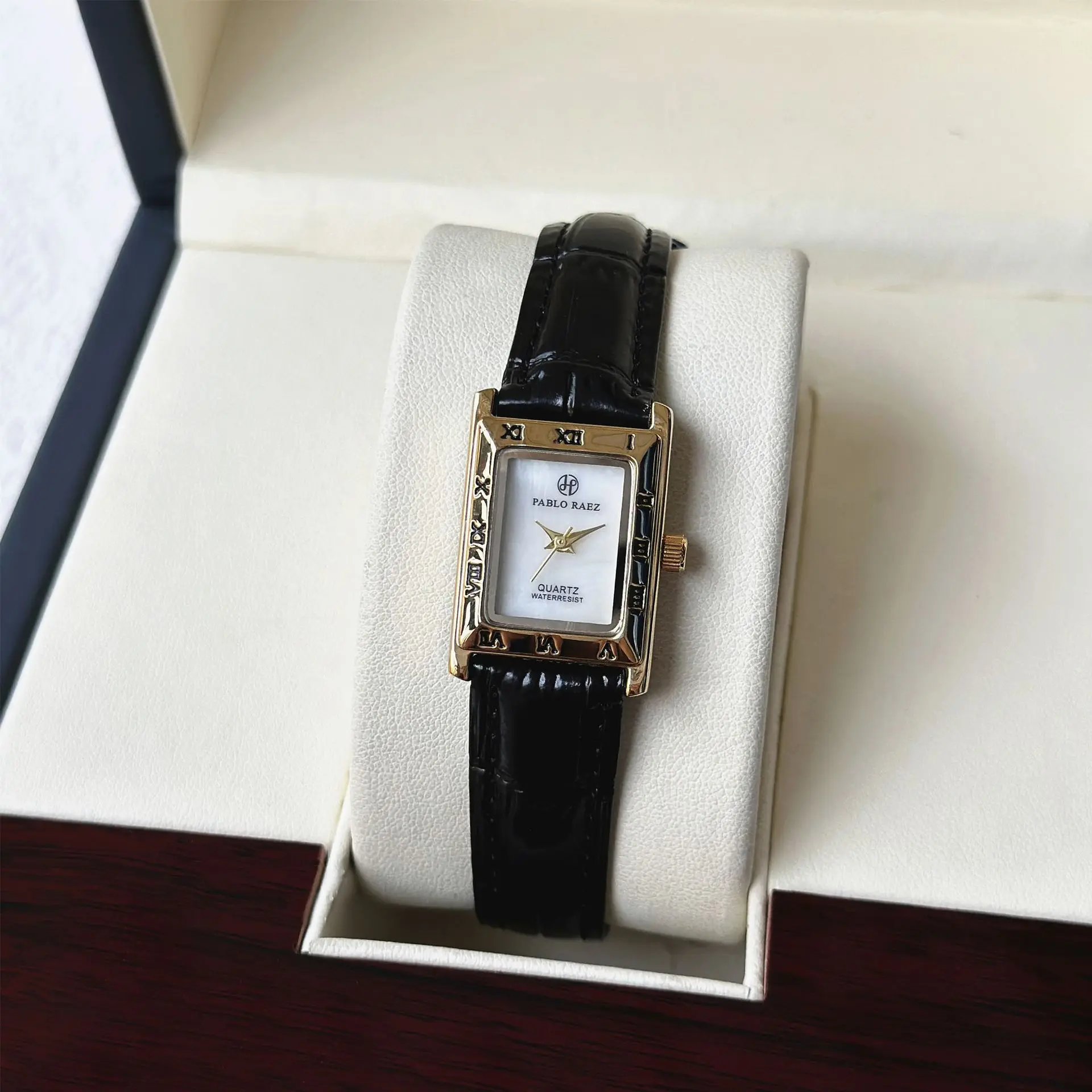 Women Watch Business Simple Light Luxury Brand Square Belt Retro Middle Ancient Waterproof Student Fashion Quartz Wristwatches
Women Watch Business Simple Light Luxury Brand Square Belt Retro Middle Ancient Waterproof Student Fashion Quartz Wristwatches
