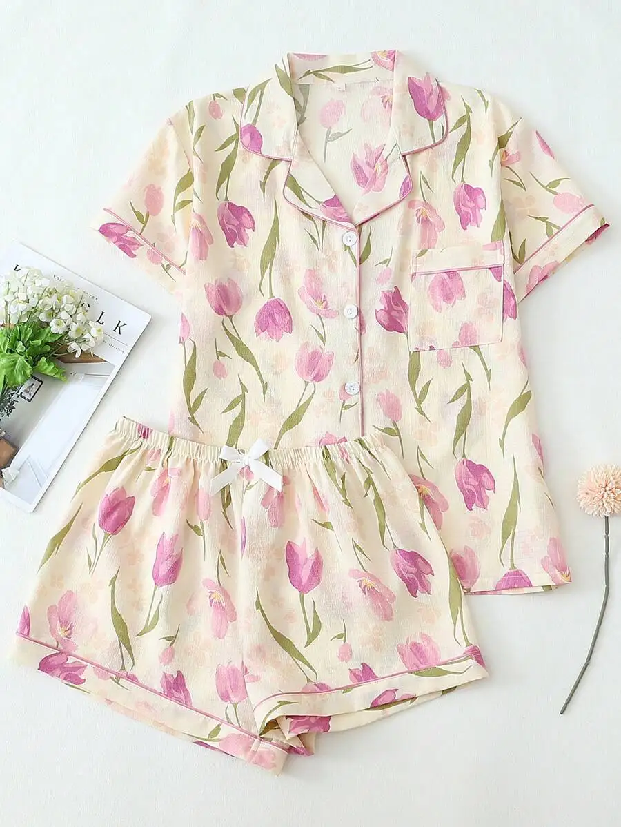 2pcs Women Tulip Floral Print V-Neck Button Short Sleeve Top And Pants Pajama Set, Comfortable Loungewear Suitable For Home
2pcs Women Tulip Floral Print V-Neck Button Short Sleeve Top And Pants Pajama Set, Comfortable Loungewear Suitable For Home