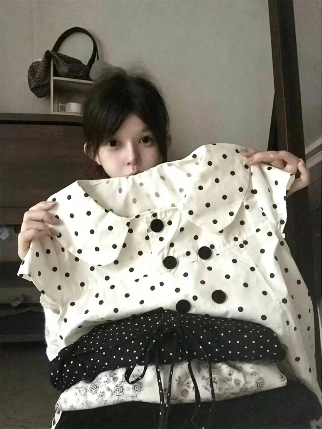 Retro Korean Polka Dot Doll Collar Double Button Short Sleeve Women's Shirt Loose Slimming Summer Casual Cotton Top
Retro Korean Polka Dot Doll Collar Double Button Short Sleeve Women's Shirt Loose Slimming Summer Casual Cotton Top