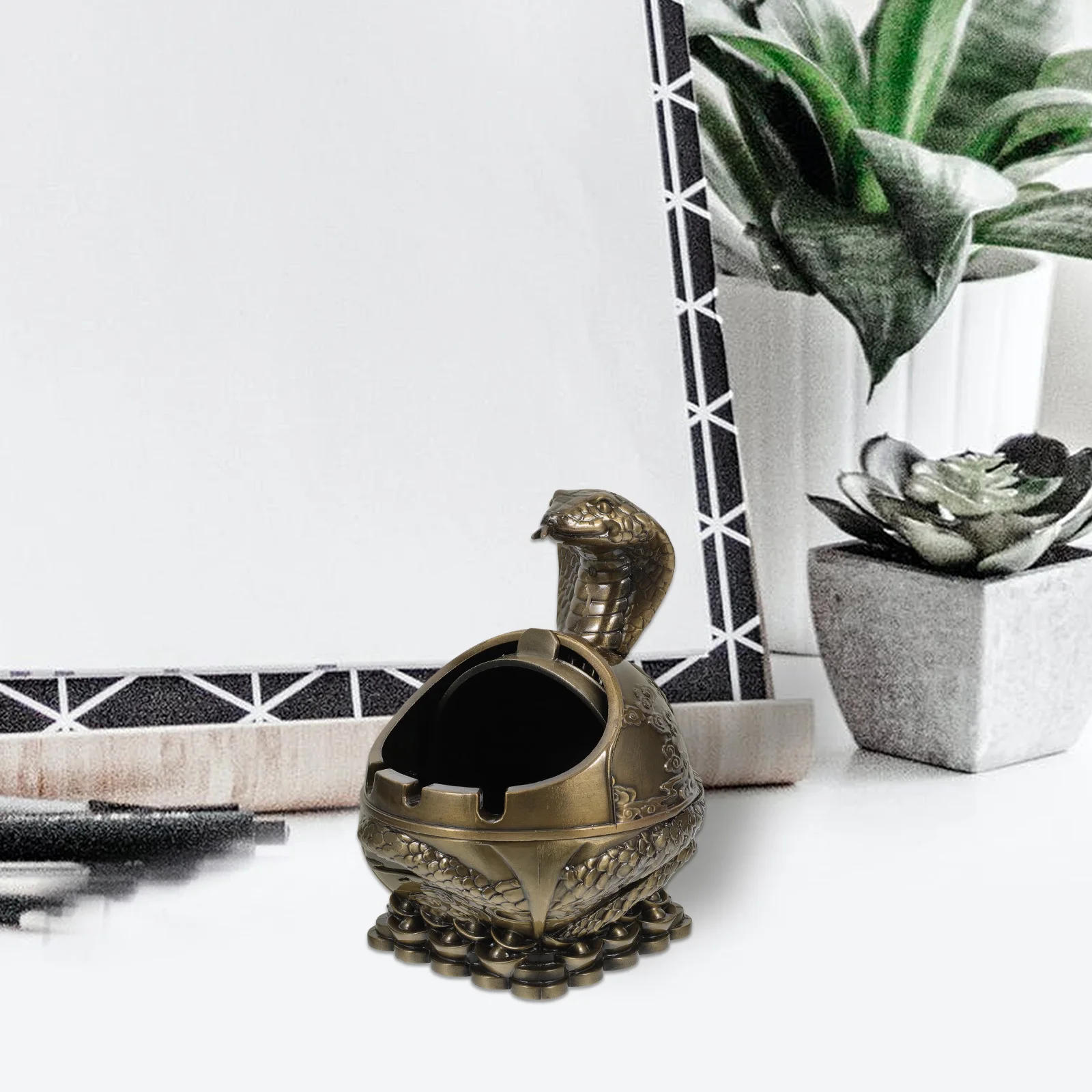 Vintage Metal Windproof Ashtray With Lid Large Capacity Snake Statue Design Outdoor Patio Cigarette Ash Holder Decorative Home
Vintage Metal Windproof Ashtray With Lid Large Capacity Snake Statue Design Outdoor Patio Cigarette Ash Holder Decorative Home