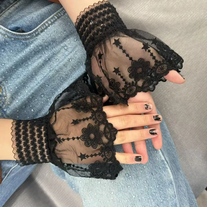 Lace Mesh Decorative False Sleeves Nail Art Photo Prop Detachable Wrist Cuff Manicure Shooting Tool to Showcase Nail Polish
Lace Mesh Decorative False Sleeves Nail Art Photo Prop Detachable Wrist Cuff Manicure Shooting Tool to Showcase Nail Polish