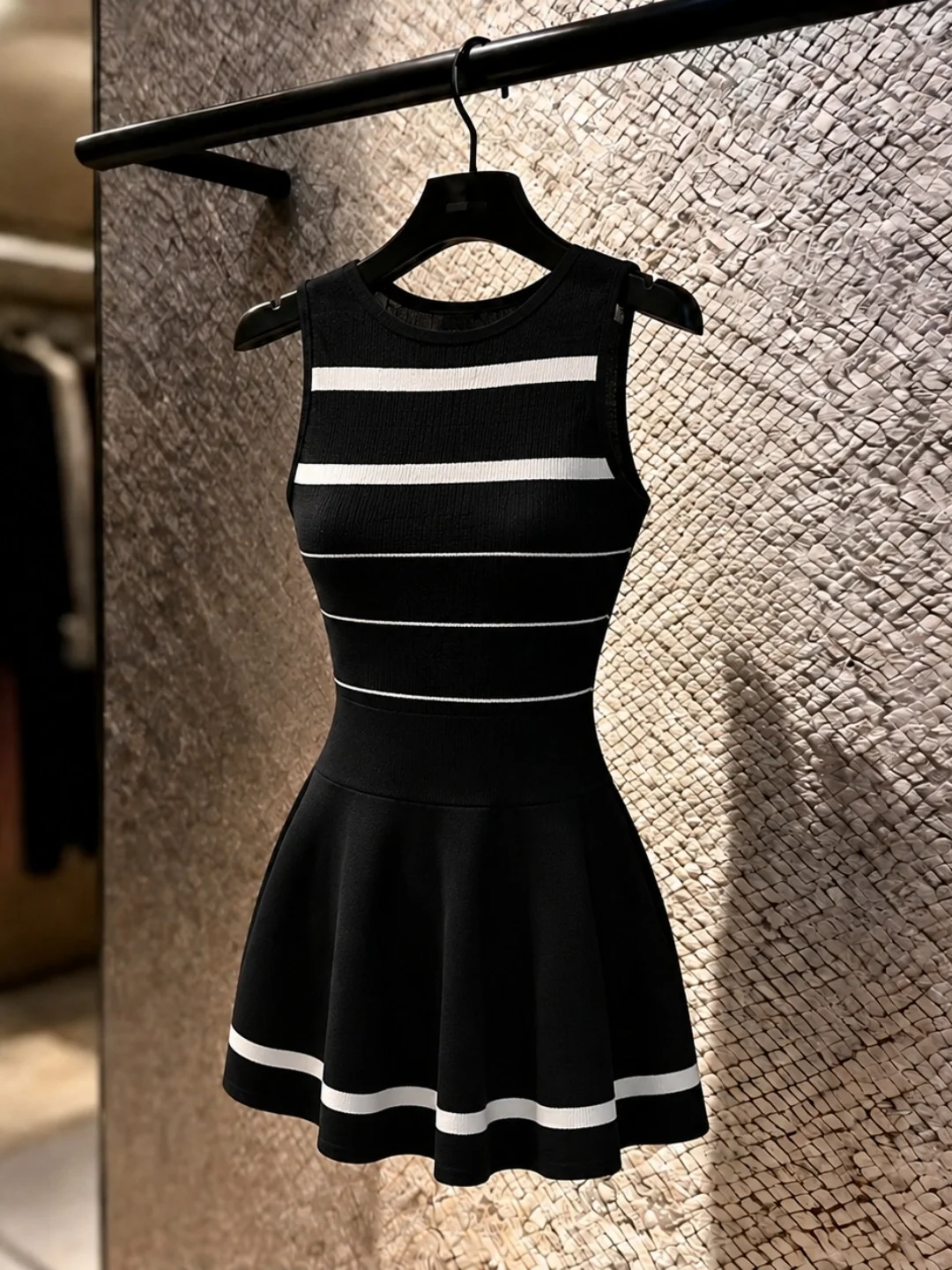 Sexy Slimming Sleeveless Stripe Wrap Dress Trendy Waist Cinching A-Line Skirt Summer Fashionable Women's Dress Sweet Style
Sexy Slimming Sleeveless Stripe Wrap Dress Trendy Waist Cinching A-Line Skirt Summer Fashionable Women's Dress Sweet Style