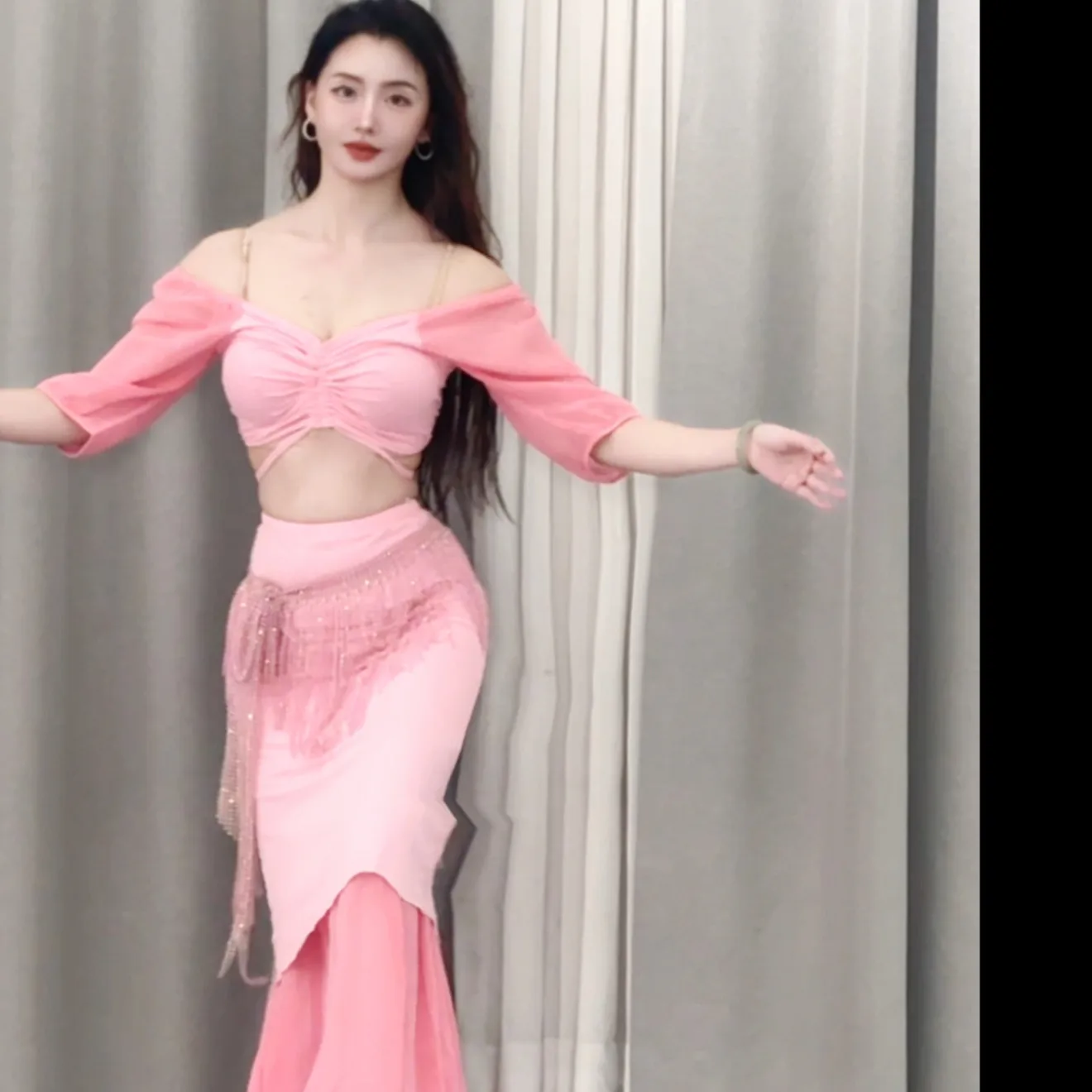 2026 women's belly dancing competition outfit sexy temperament pink performance clothes adult oriental dance costume set
2026 women's belly dancing competition outfit sexy temperament pink performance clothes adult oriental dance costume set