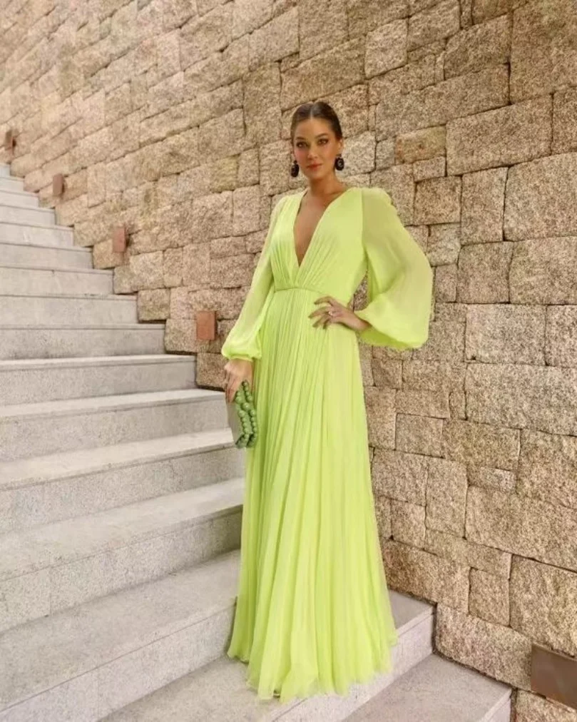 Customized Long Deep V-Neck Evening Dresses A-Line Chiffon Zipper Back Floor Length Zipper Back Prom Dress for Women
Customized Long Deep V-Neck Evening Dresses A-Line Chiffon Zipper Back Floor Length Zipper Back Prom Dress for Women