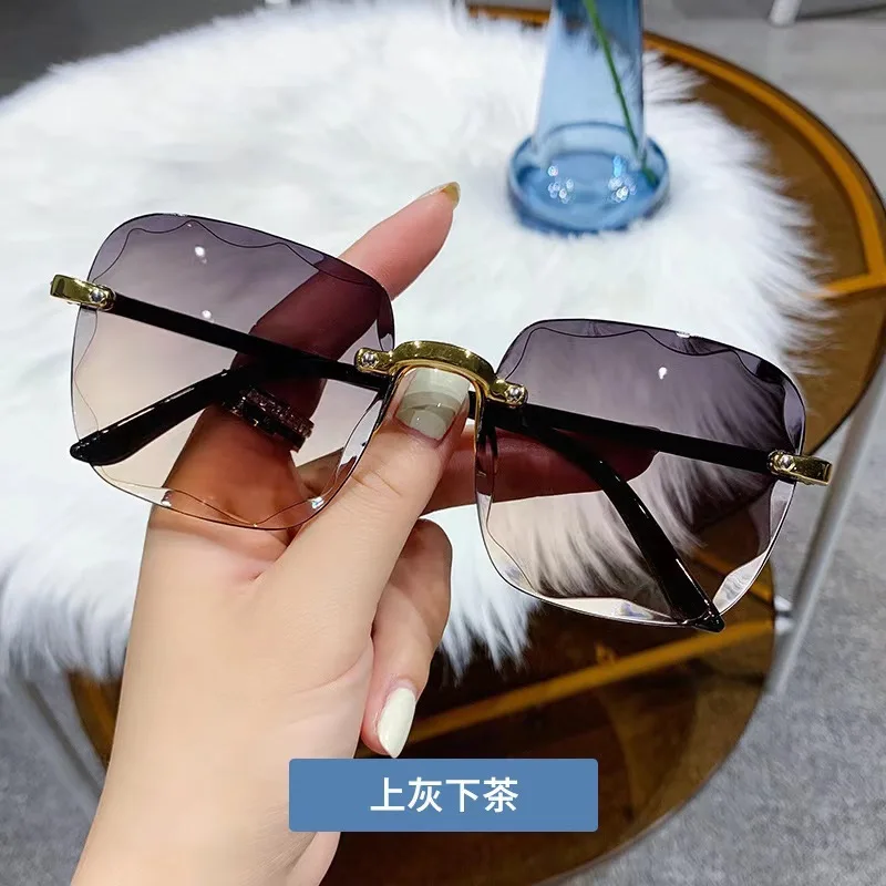 New frameless square sunglasses fashion trend trimmed frameless sunglasses women's street show sunglasses
New frameless square sunglasses fashion trend trimmed frameless sunglasses women's street show sunglasses