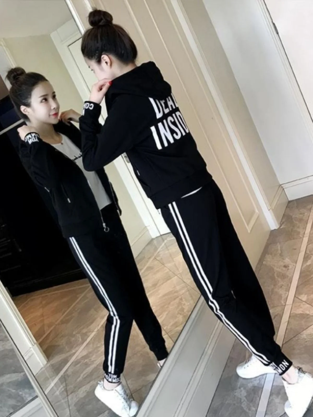 Loose Fit Sportswear Set for Women Spring Autumn New Fashionable Hooded Long Sleeve Zipper Sweatshirt Two Piece Set Casual Ou...
Loose Fit Sportswear Set for Women Spring Autumn New Fashionable Hooded Long Sleeve Zipper Sweatshirt Two Piece Set Casual Ou...