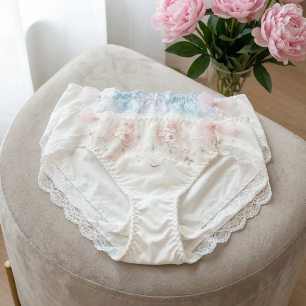 Breathable Mid Waist Lace Floral Briefs Bow Sweet Lace Embroidered Panties Cotton Crotch Milk Silk Women Underwear Women
Breathable Mid Waist Lace Floral Briefs Bow Sweet Lace Embroidered Panties Cotton Crotch Milk Silk Women Underwear Women